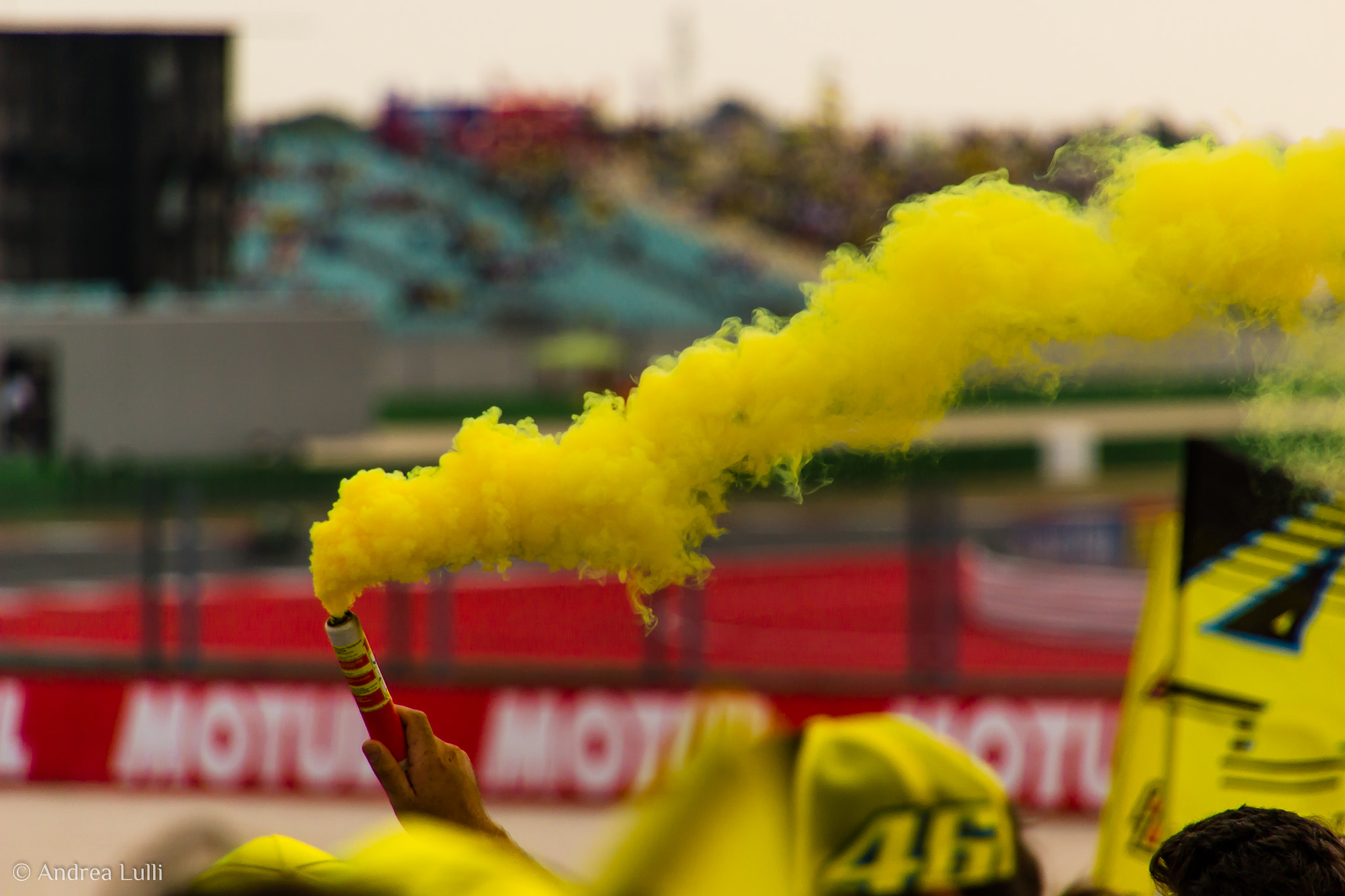 Canon EOS 550D (EOS Rebel T2i / EOS Kiss X4) sample photo. Yellow smoke photography