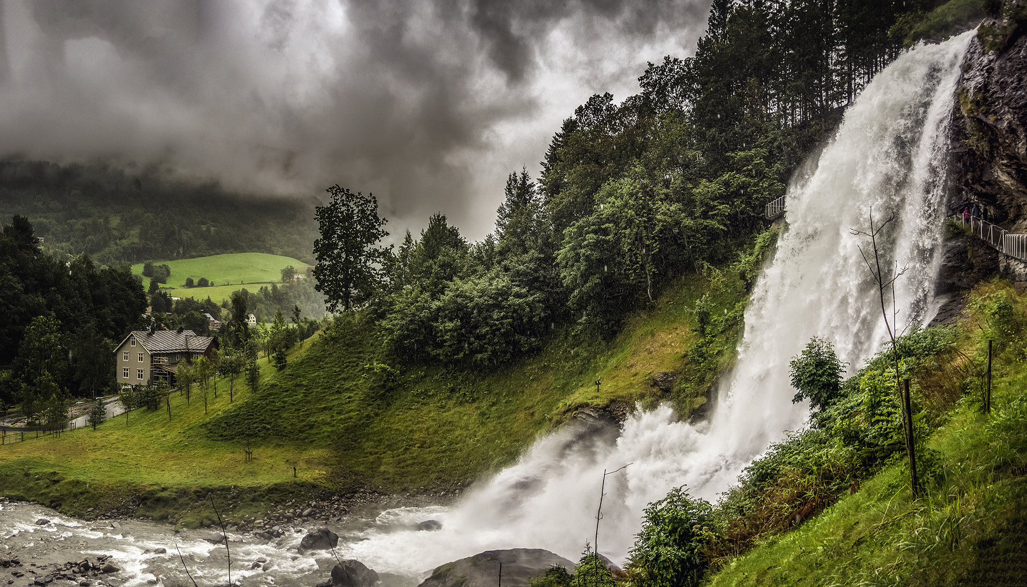 Sony SLT-A65 (SLT-A65V) + 17-50mm F2.8 sample photo. Steinsdalfossen photography