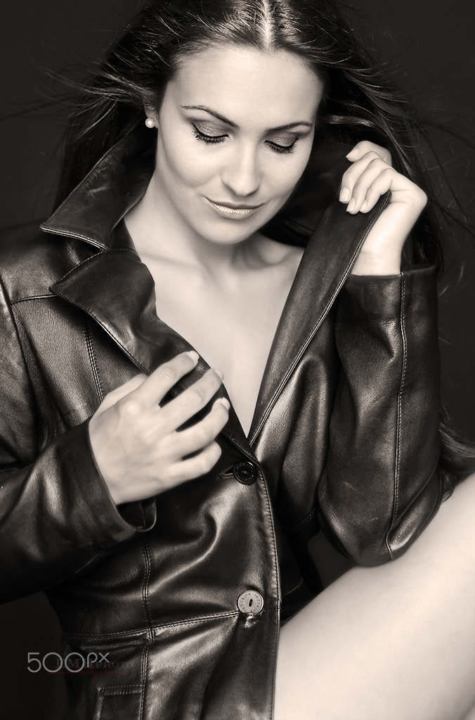 Canon EOS-1D Mark III sample photo. B&n rojo photography