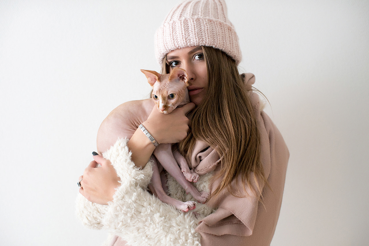 Sony a7S II + Canon EF 50mm F1.2L USM sample photo. Girl and cat photography