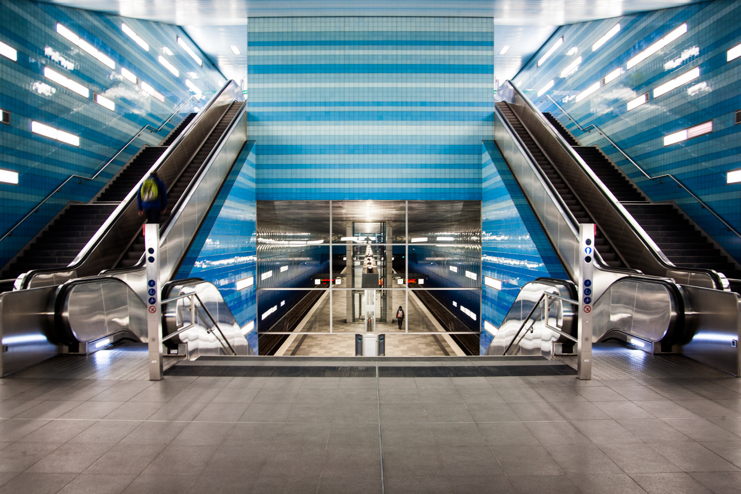 Canon EF 28-105mm f/3.5-4.5 USM sample photo. Hamburg stairs photography