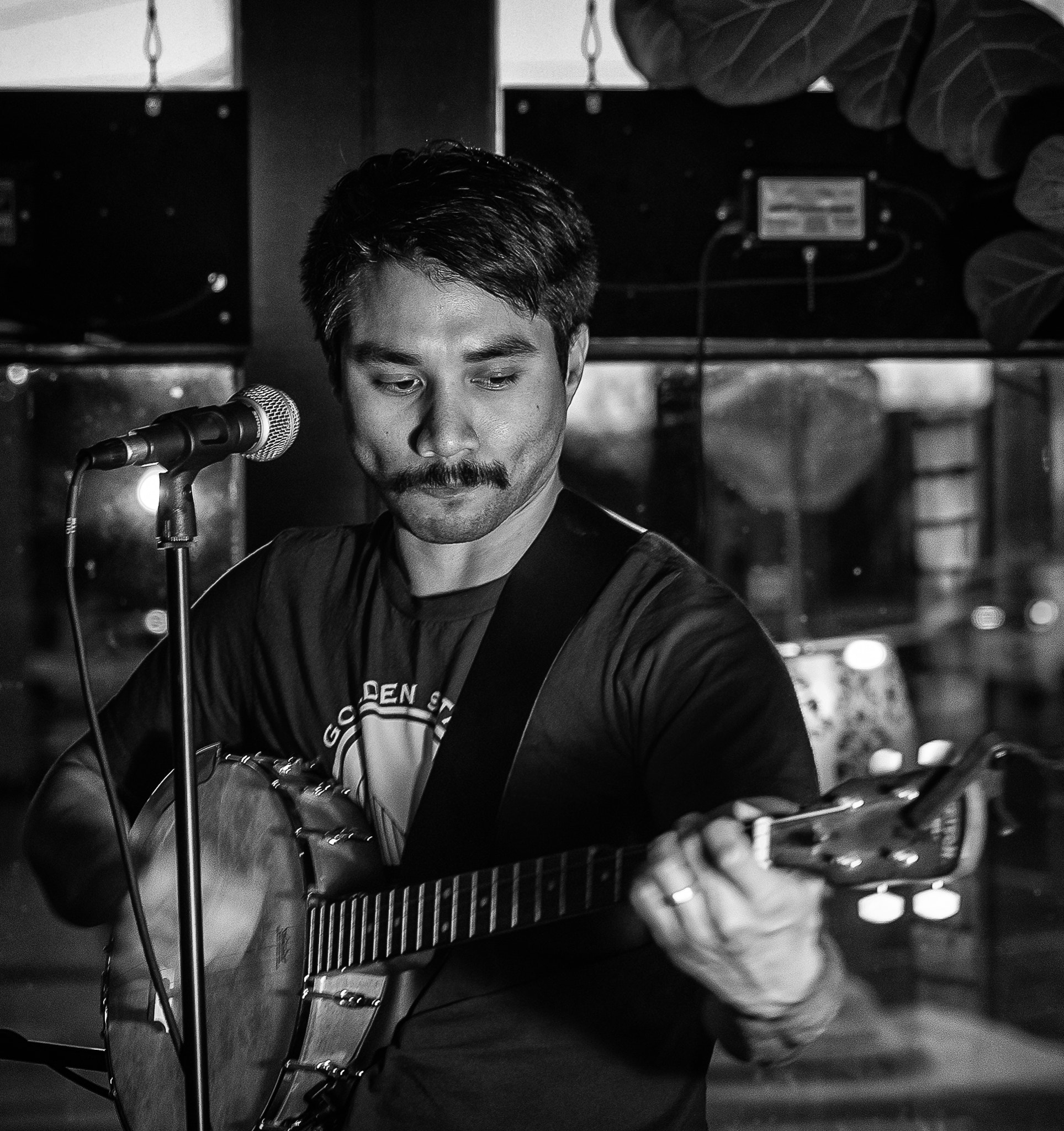Canon EF 24-70mm F2.8L II USM sample photo. Open mike at the arusha coffee shop photography
