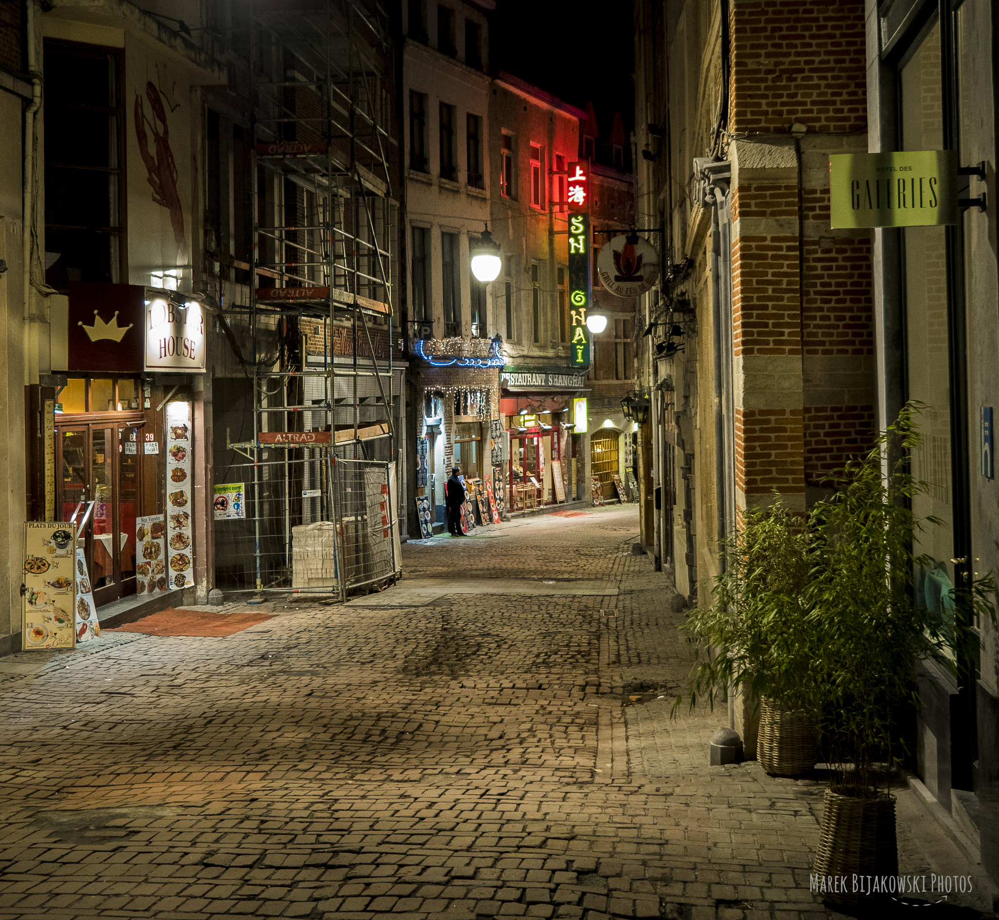 OLYMPUS M.14-150mm F4.0-5.6 II sample photo. City streets photography