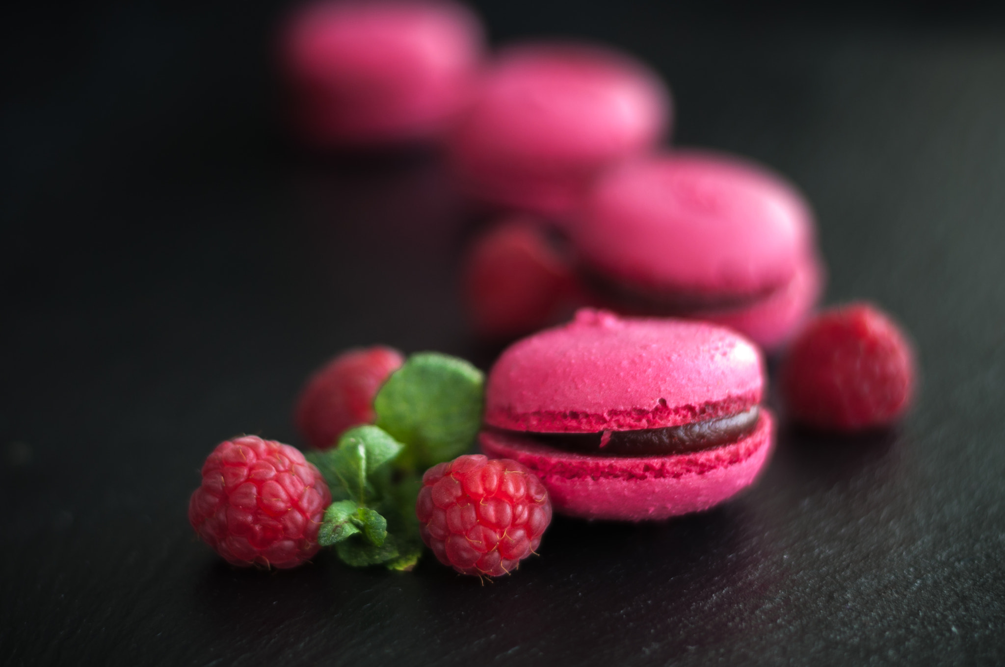 Nikon D5000 + Nikon AF-S Nikkor 50mm F1.8G sample photo. Macaroons with raspberries photography