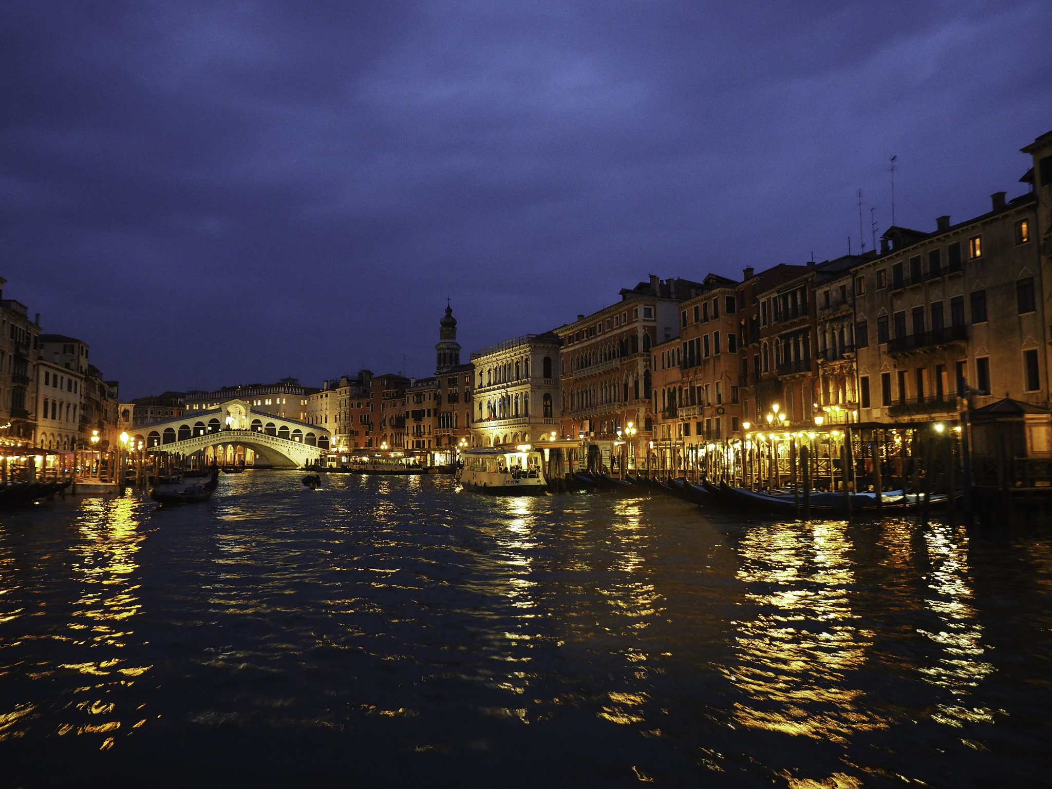 Olympus M.Zuiko Digital ED 7-14mm F2.8 PRO sample photo. Ponte di rialto photography