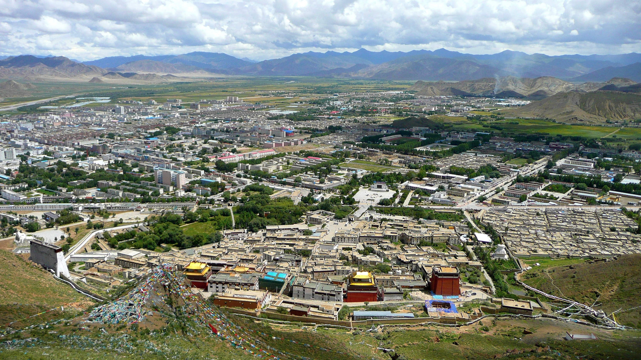 Panasonic DMC-TZ3 sample photo. Shigatse, tibet, at your feet - vol.1 photography