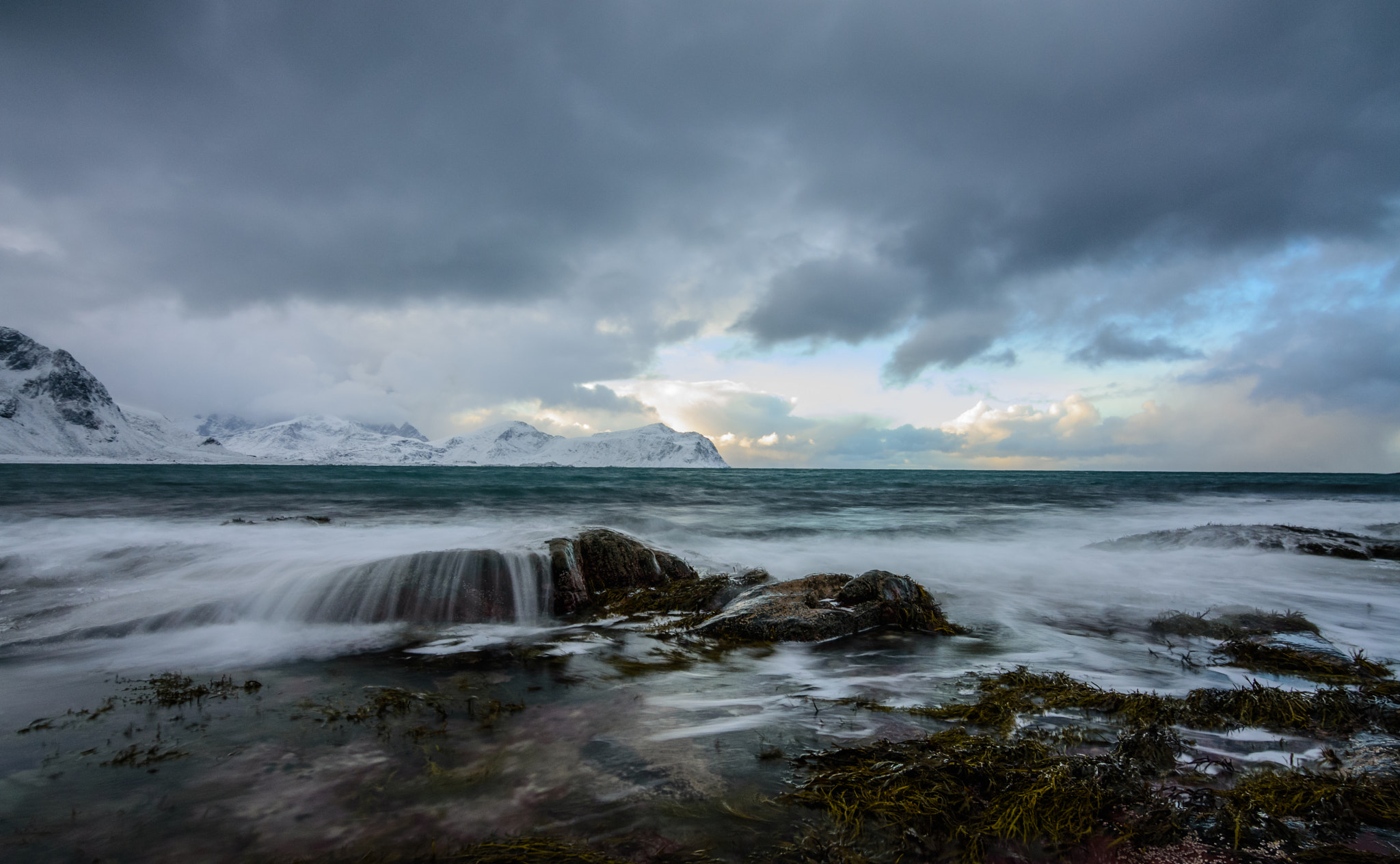 Tokina AT-X Pro 11-16mm F2.8 DX sample photo. Wave splashing over a rock photography