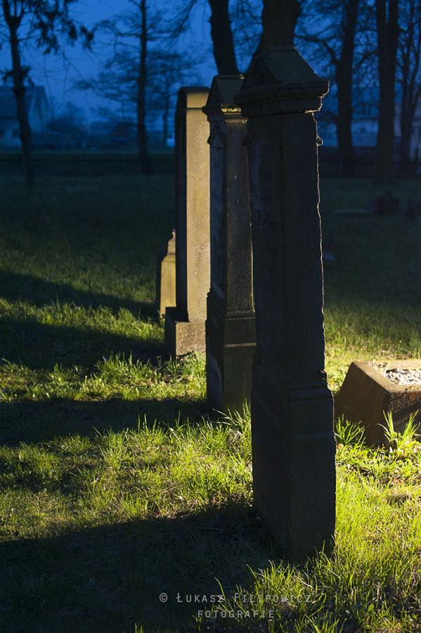 Nikon D700 + Sigma 50mm F1.4 EX DG HSM sample photo. Old graveyard photography