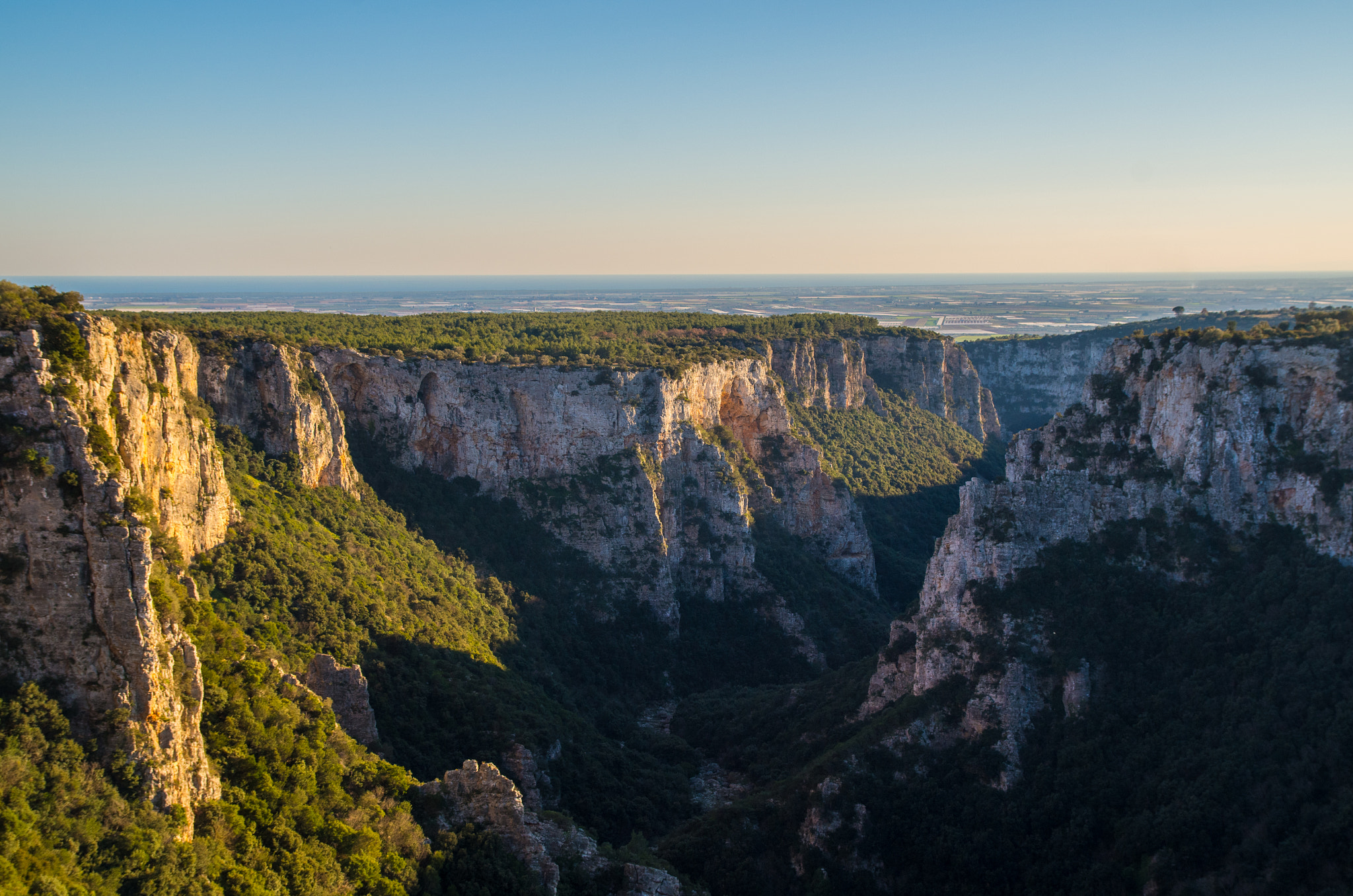 Pentax K-30 + Tamron SP AF 17-50mm F2.8 XR Di II LD Aspherical (IF) sample photo. Gravina di laterza with a sea view photography