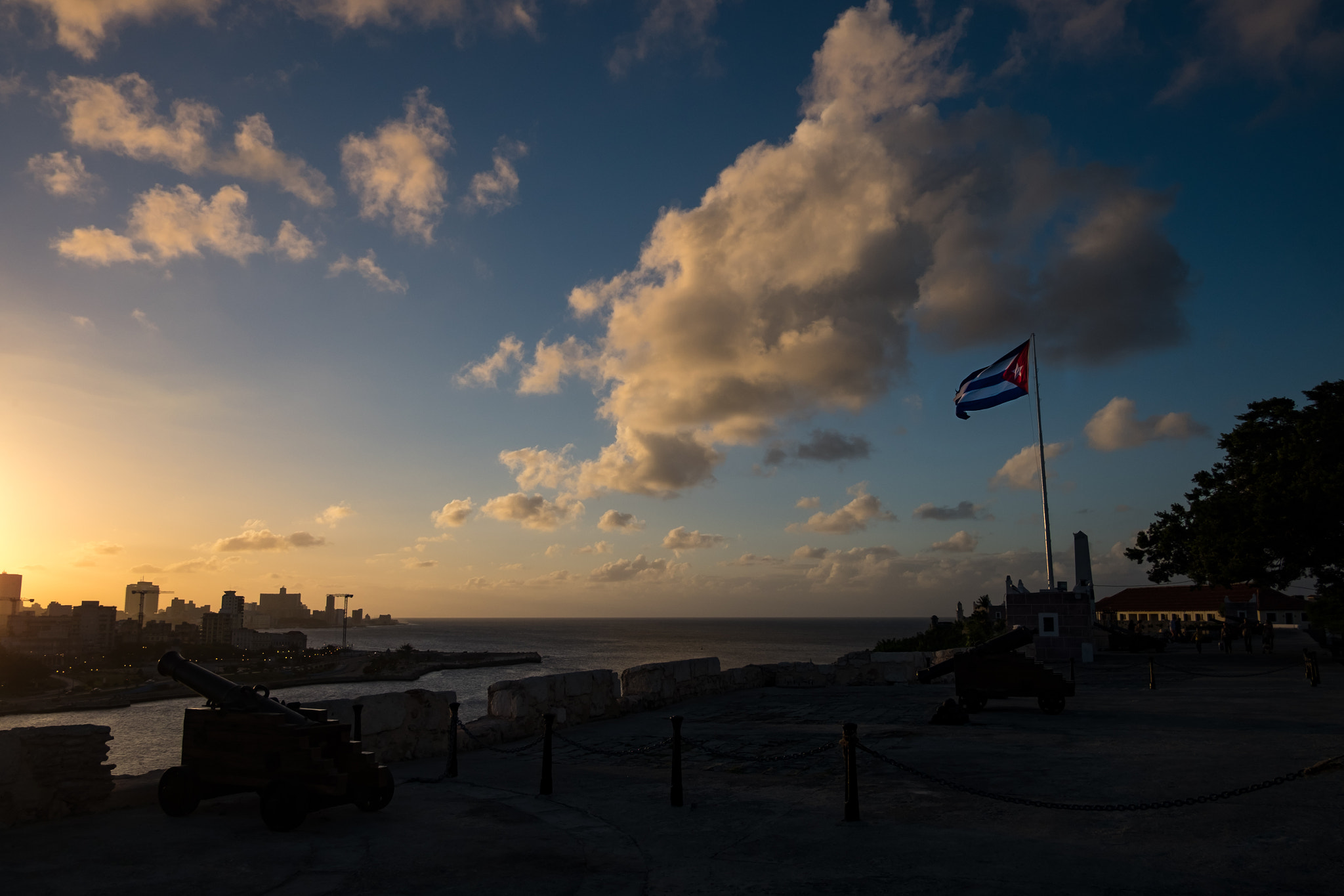 Fujifilm X-E2 + Fujifilm XF 18mm F2 R sample photo. Castello del morro , havana photography