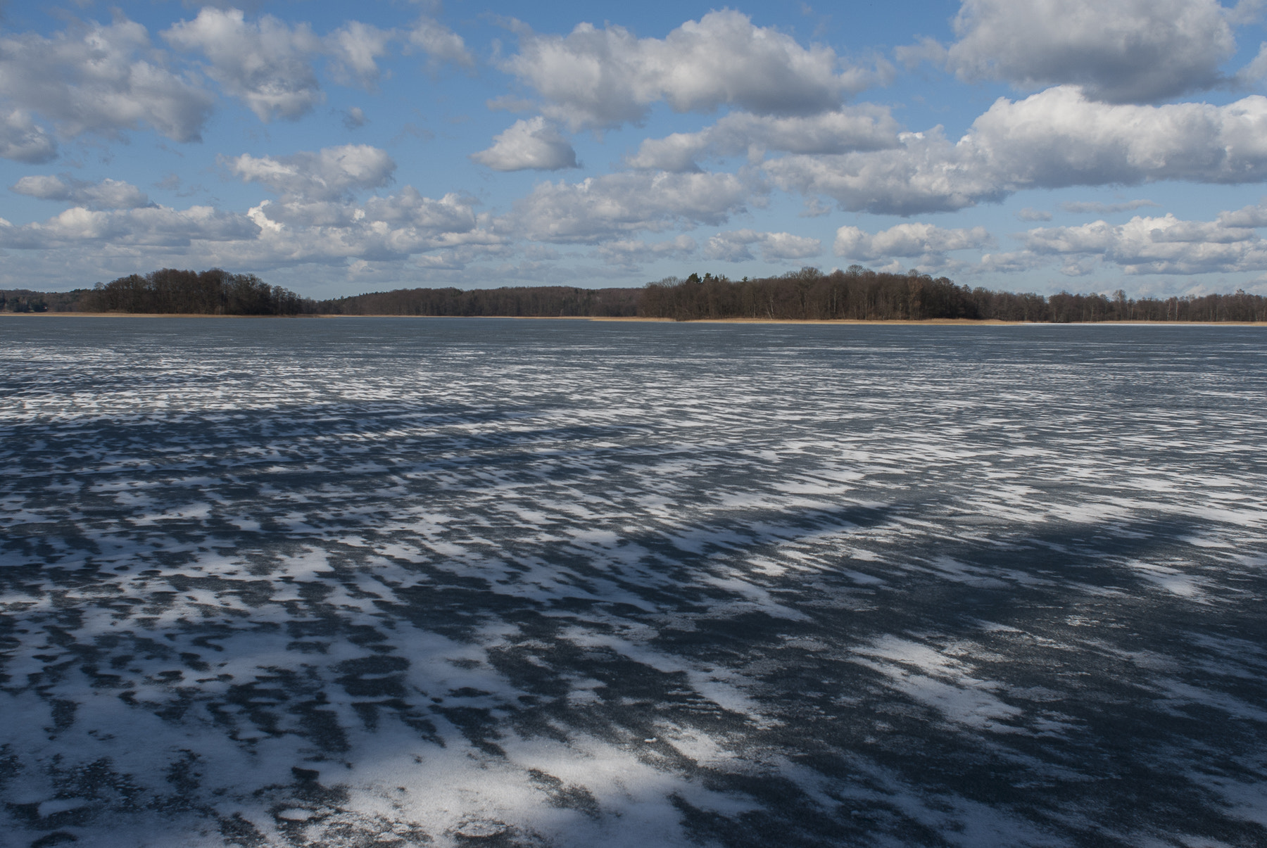 Nikon AF Nikkor 24mm F2.8D sample photo. Frozen lake photography