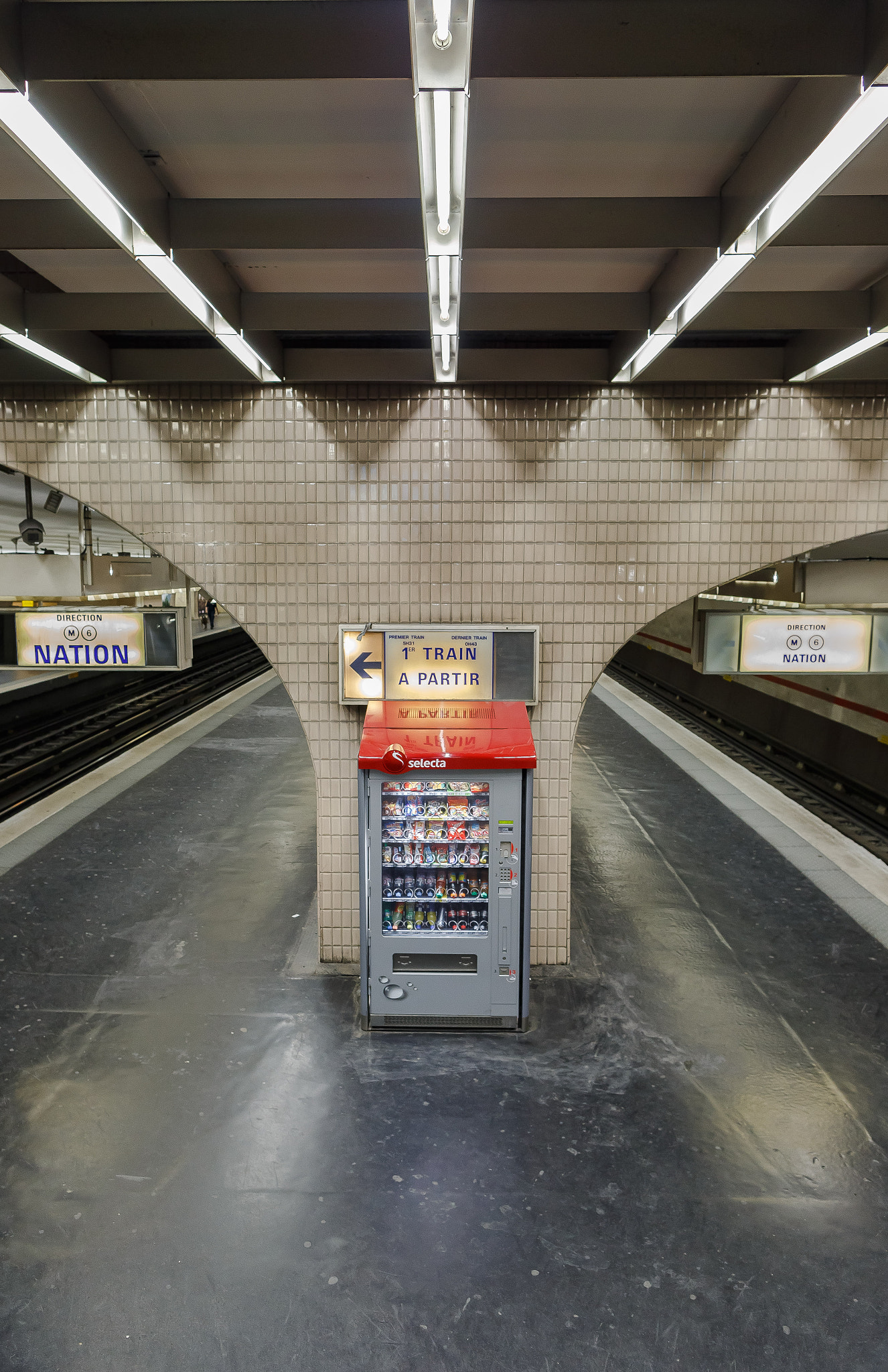 Canon EF 24mm F1.4L II USM sample photo. Underground vending machine photography