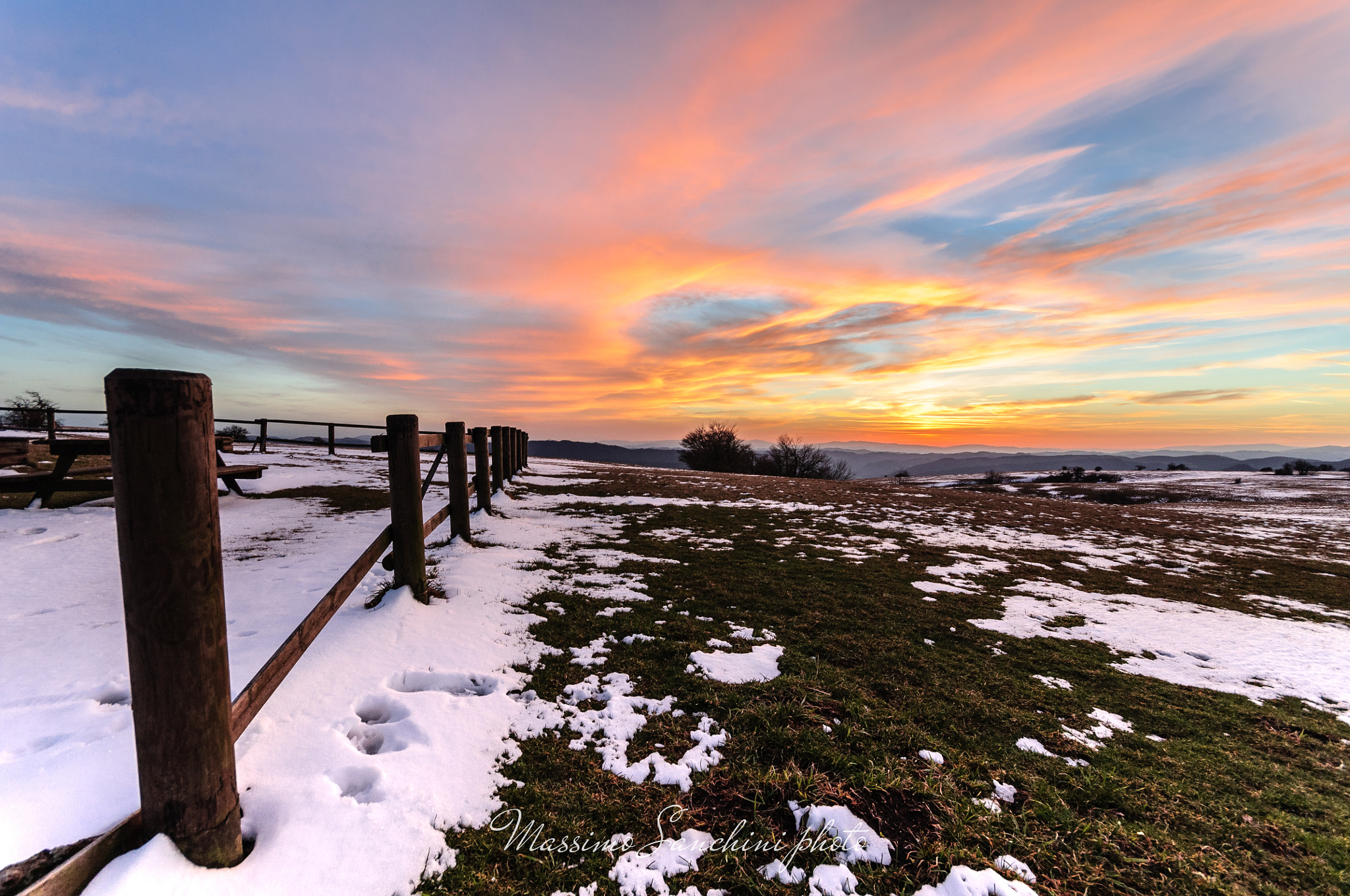 Sigma 10-20mm F4-5.6 EX DC HSM sample photo. Tramonto sul petrano innevato photography