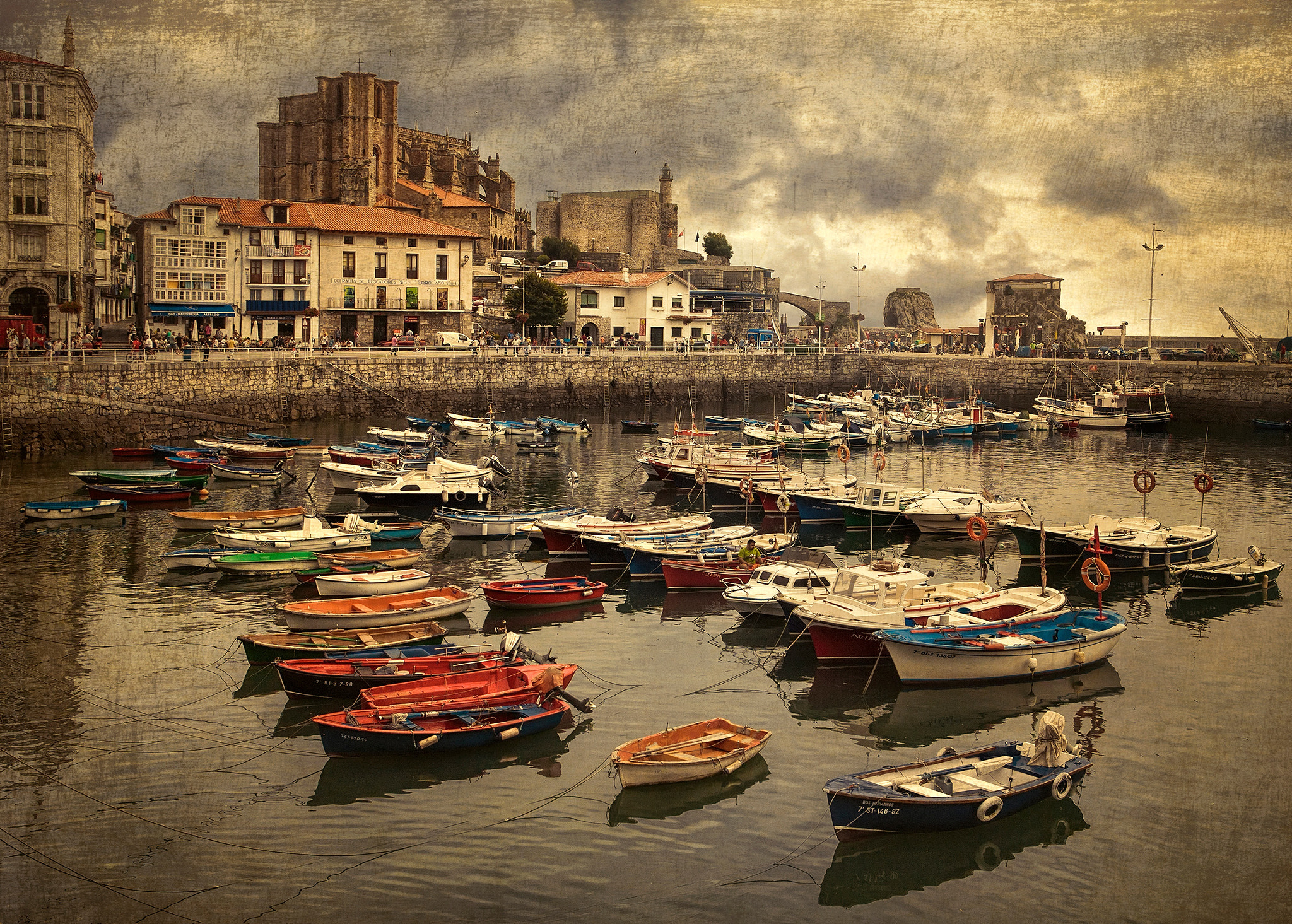 Canon EOS 5D + Canon EF 24-70mm F2.8L USM sample photo. Barcas de castro urdiales photography