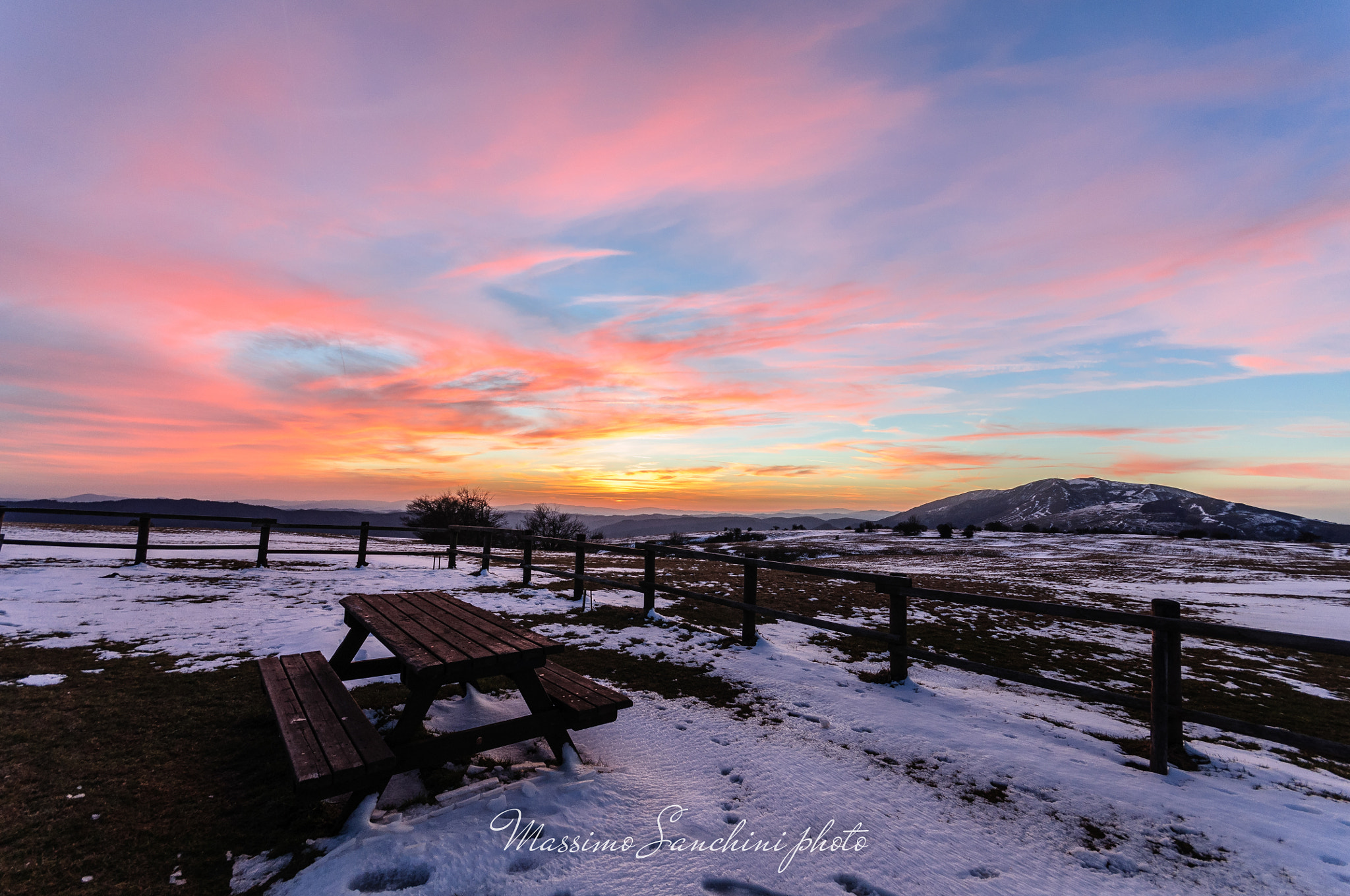 Sigma 10-20mm F4-5.6 EX DC HSM sample photo. Tramonto sul petrano innevato photography
