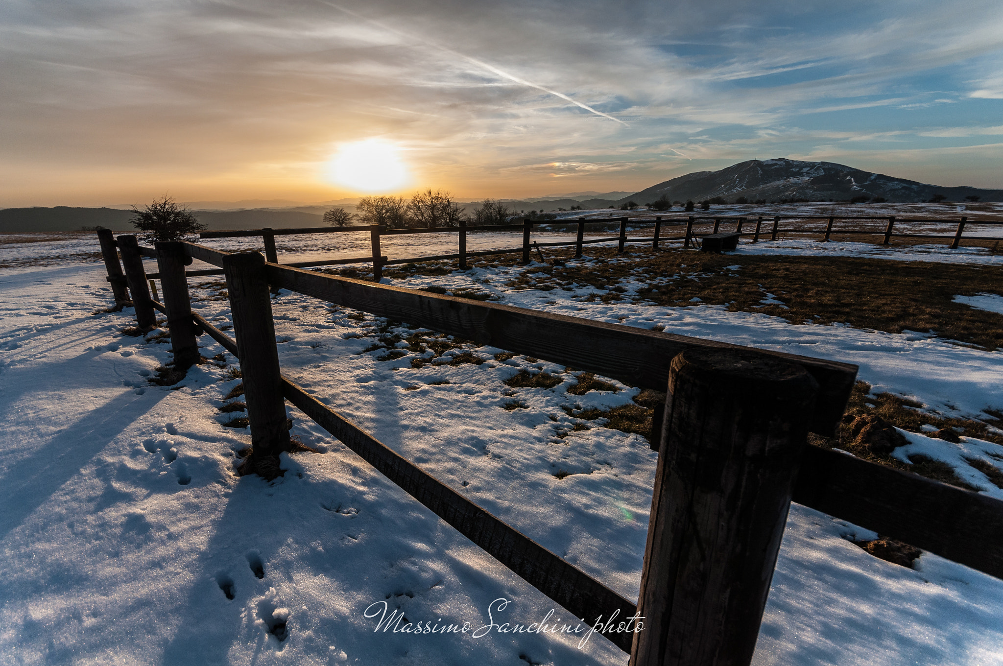 Sigma 10-20mm F4-5.6 EX DC HSM sample photo. Tramonto sul petrano innevato photography