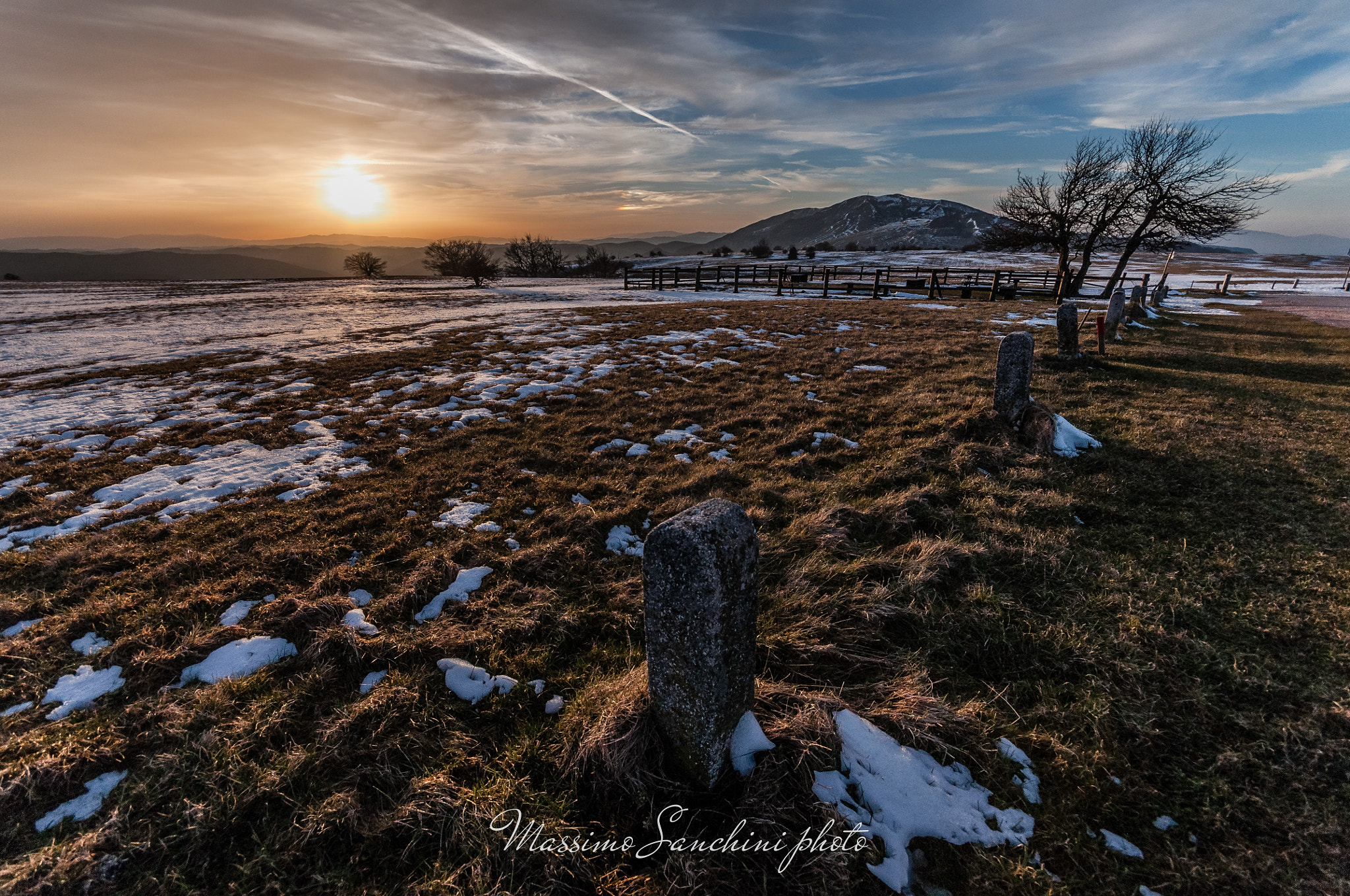 Sigma 10-20mm F4-5.6 EX DC HSM sample photo. Tramonto sul petrano innevato photography