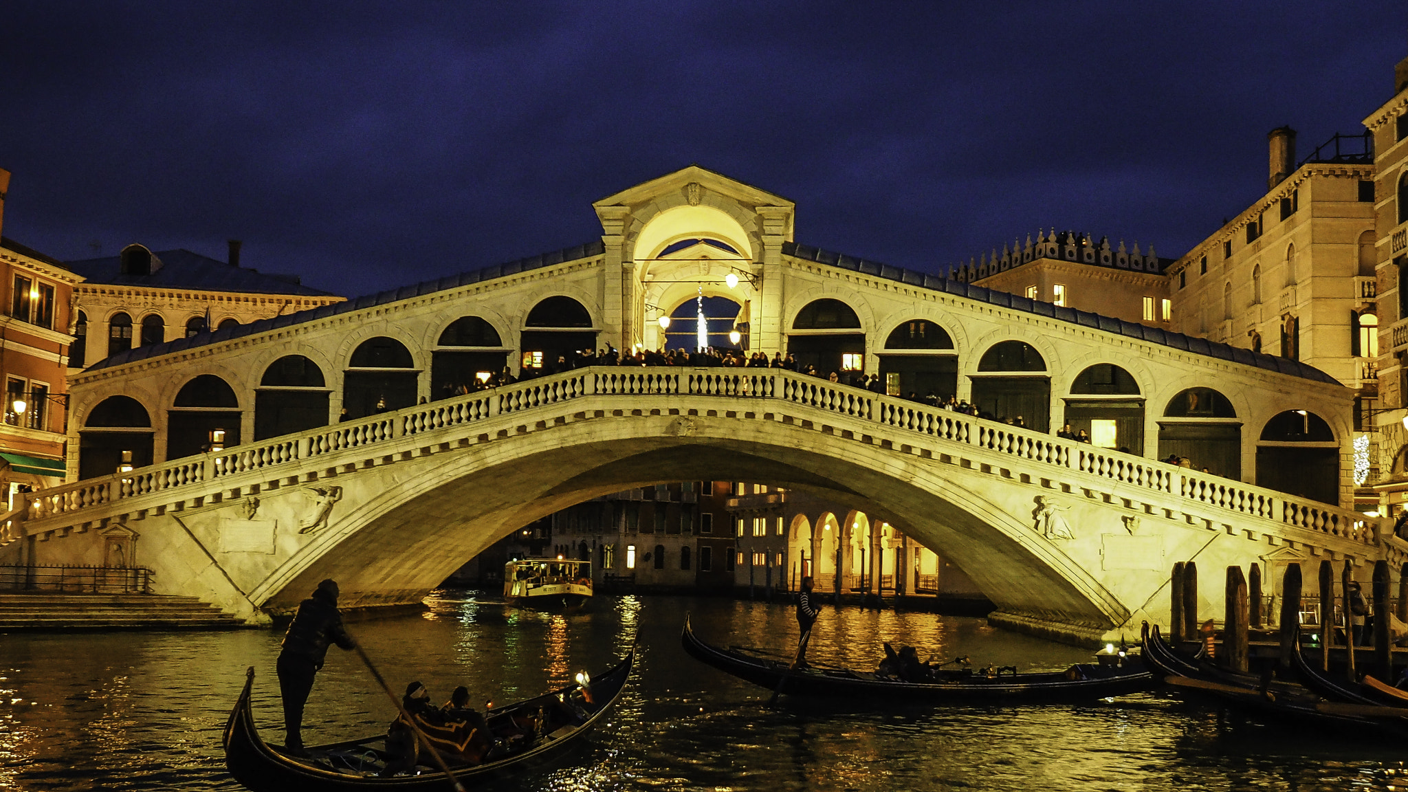 Olympus M.Zuiko Digital ED 7-14mm F2.8 PRO sample photo. Ponte di rialto photography