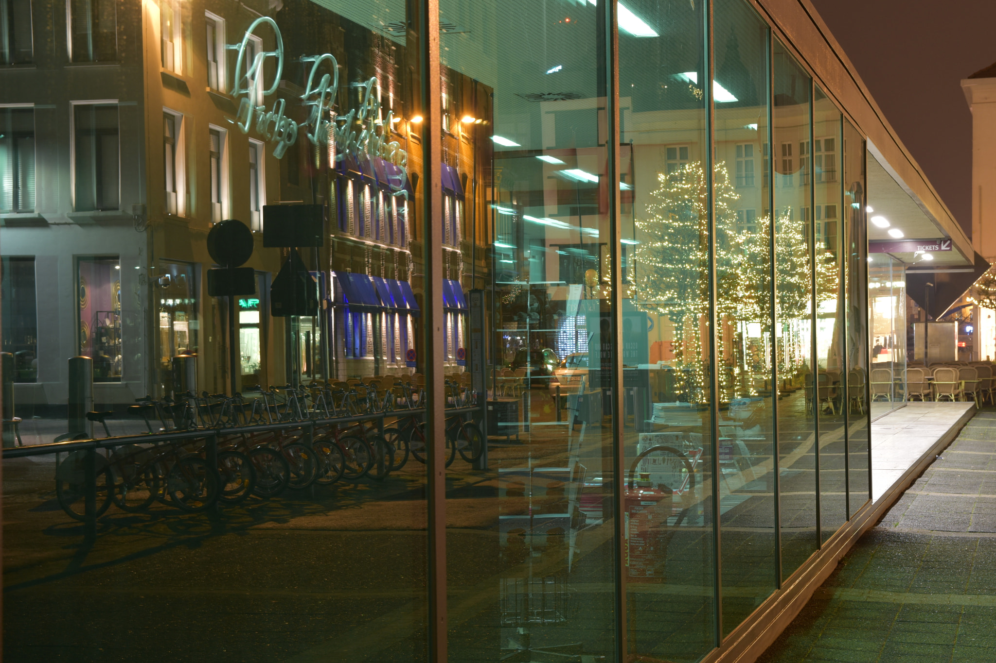 Sigma 17-50mm F2.8 EX DC OS HSM sample photo. Window reflection photography