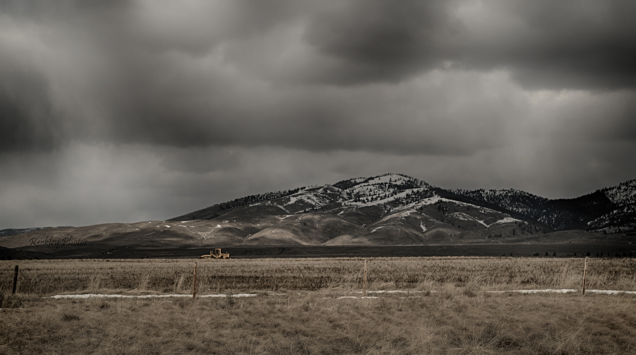 Sony a7S + Minolta AF 28-70mm F2.8 G sample photo. Fields of grey photography