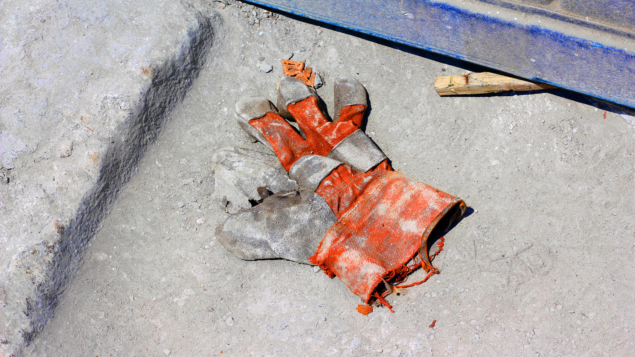 Canon EOS 550D (EOS Rebel T2i / EOS Kiss X4) sample photo. Glove photography