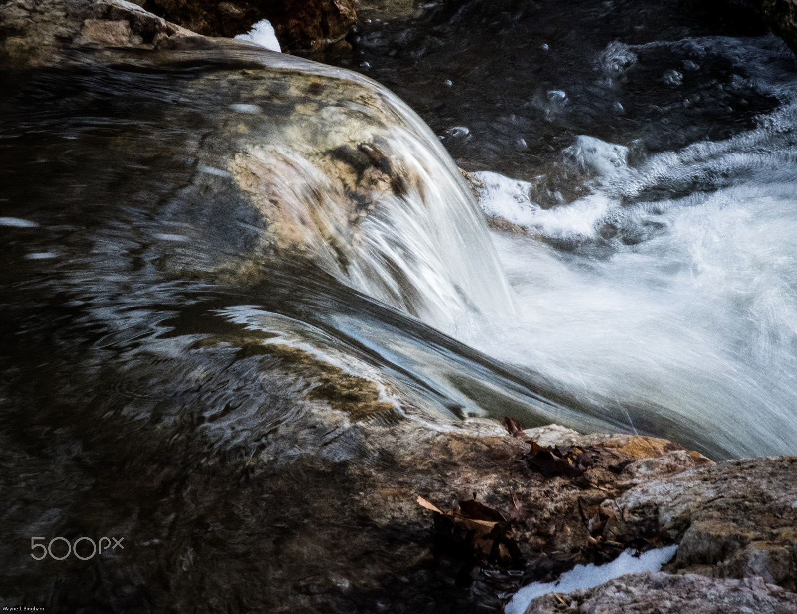 OLYMPUS M.14-150mm F4.0-5.6 II sample photo. Water falling photography
