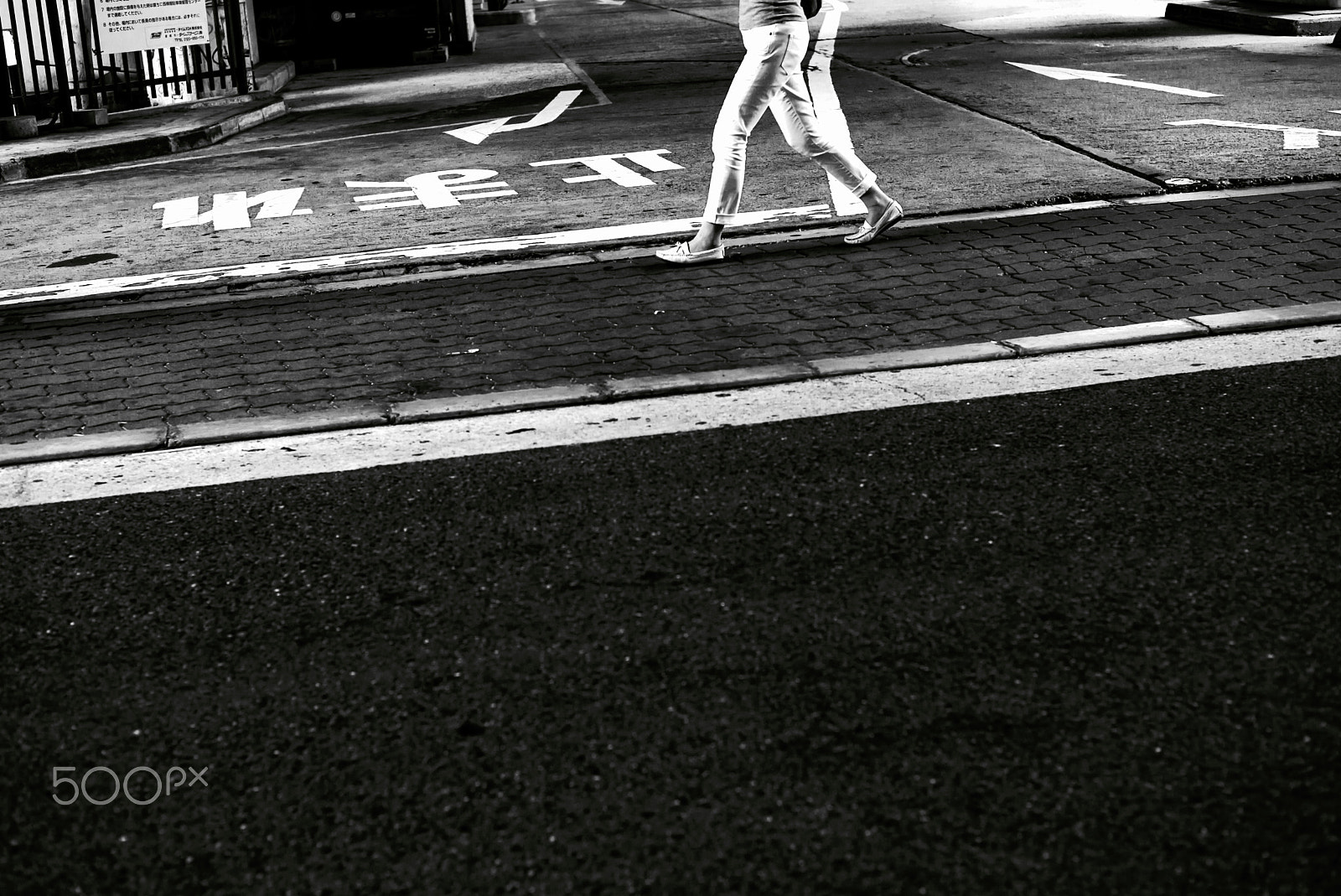 Summicron-M 1:2/50 sample photo. Dressing up starts from choosing the right footwear. photography