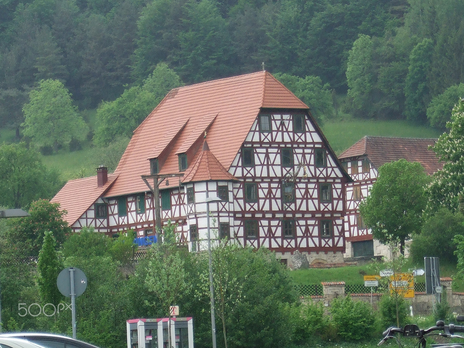 Fujifilm FinePix F45fd sample photo. Colorful house in germany photography