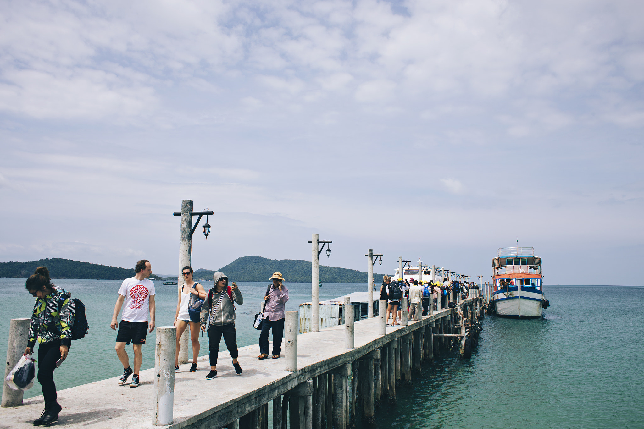 Canon EOS 6D + Canon EF 28mm F1.8 USM sample photo. Welcome to samloem island photography
