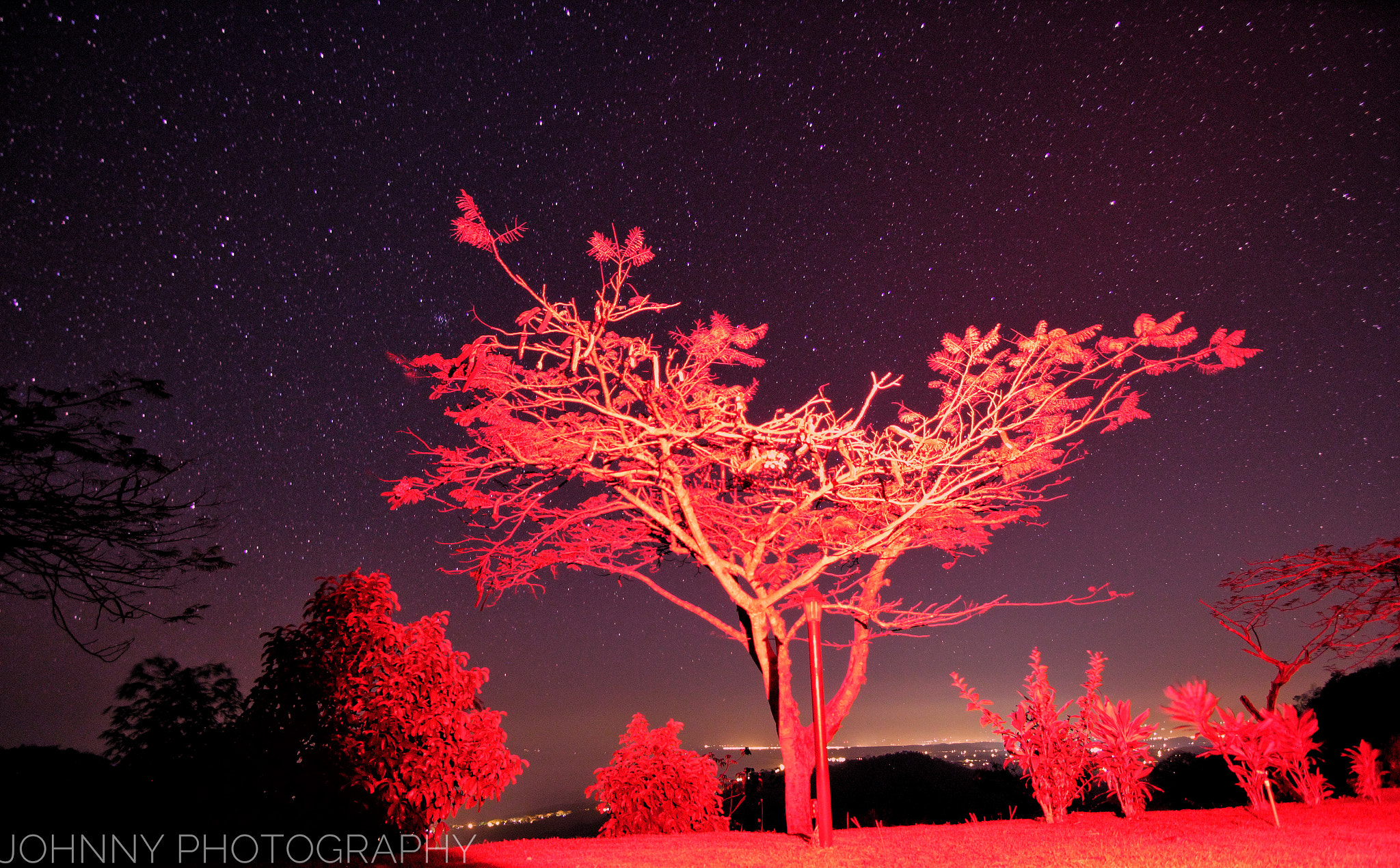 Canon EOS 60D sample photo. Al fondo las luces de mi puerto. photography