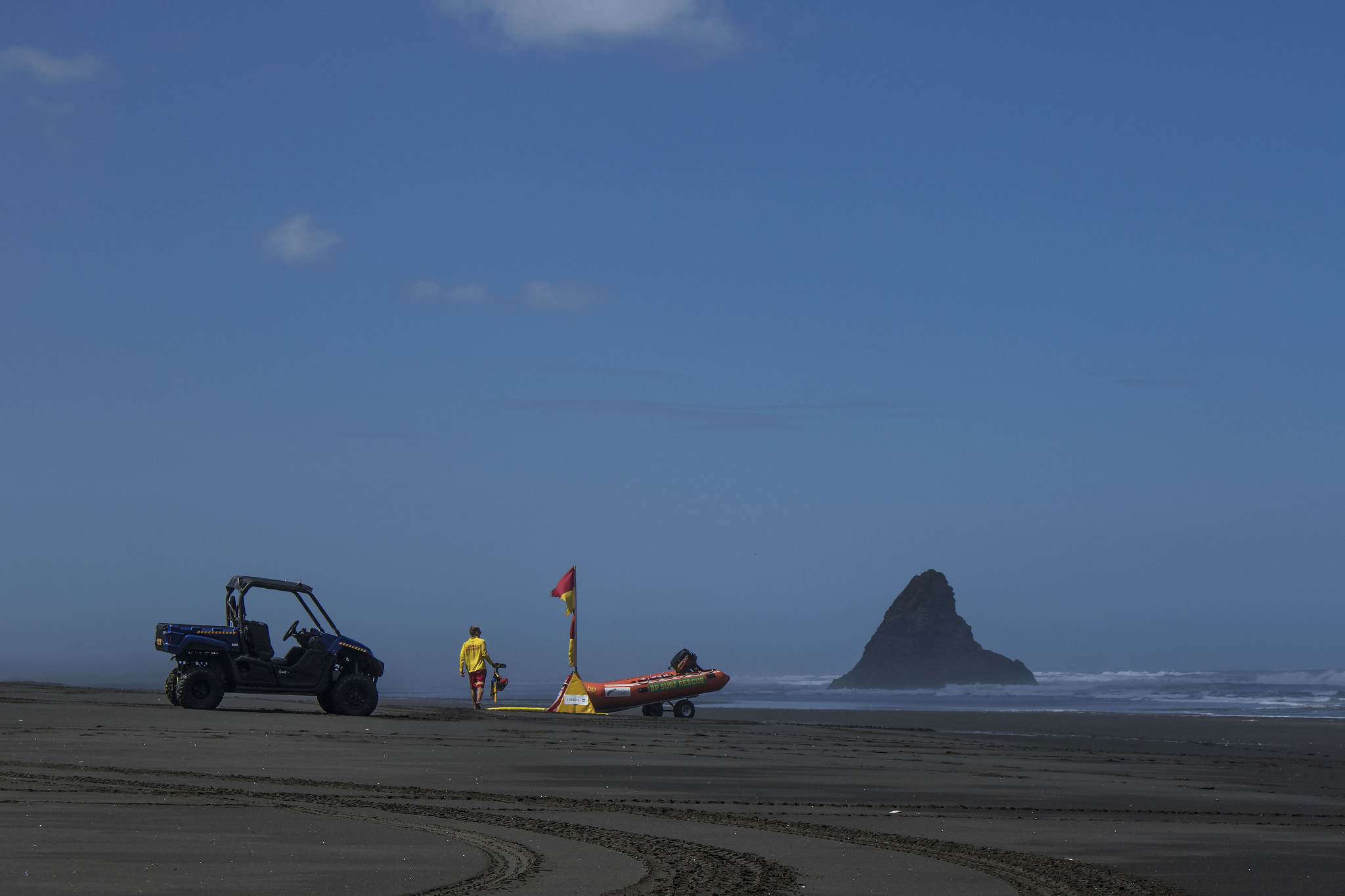 Canon EOS 7D Mark II + Canon EF-S 18-55mm F3.5-5.6 IS STM sample photo. Piha rescue photography