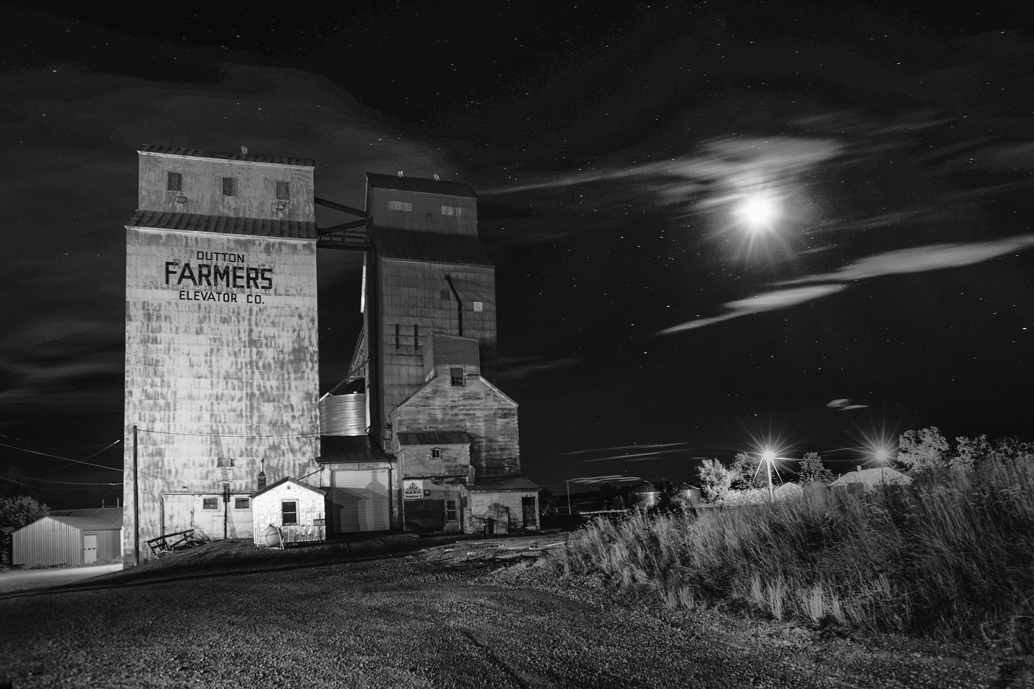 Fujifilm XF 16mm F1.4 R WR sample photo. Late night along grain ave photography