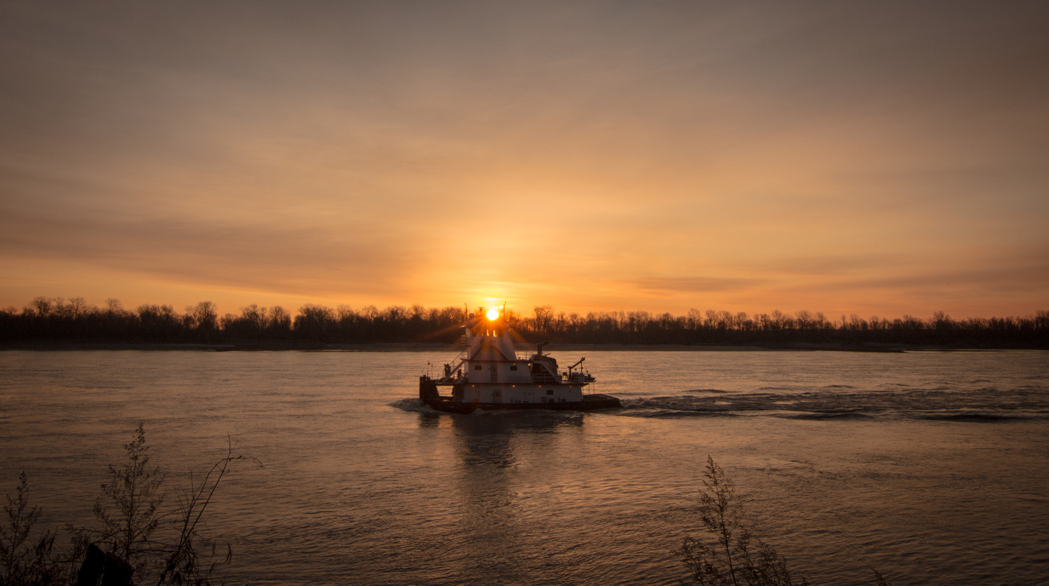Canon EOS 700D (EOS Rebel T5i / EOS Kiss X7i) sample photo. Boat on the horizon  photography