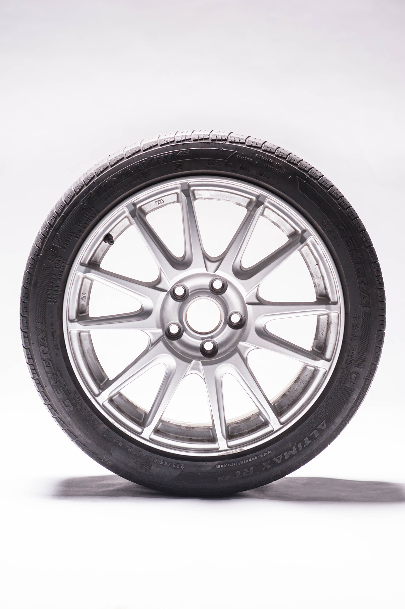 Nikon D700 + Nikon AF Nikkor 85mm F1.8D sample photo. Sport edition wheel with an all season general tire tire / wheel face.jpg photography
