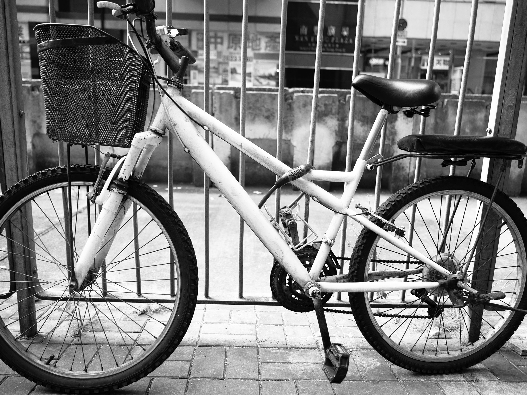 LEICA DG SUMMILUX 15/F1.7 sample photo. Bike photography