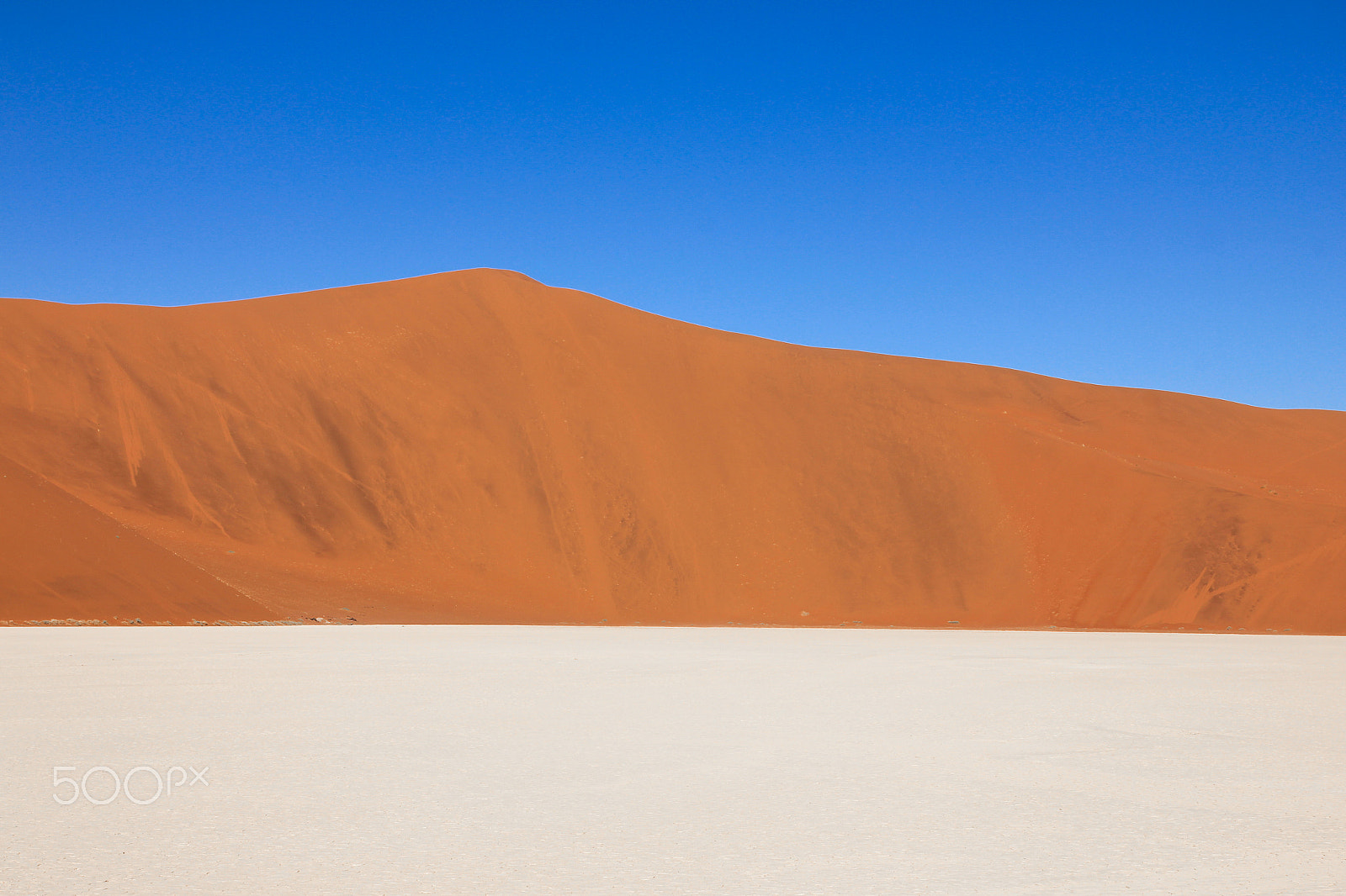 Canon EOS 550D (EOS Rebel T2i / EOS Kiss X4) sample photo. Tricolored graphical desert with dunes, salt pan, sky. sossusvlei, namibia photography