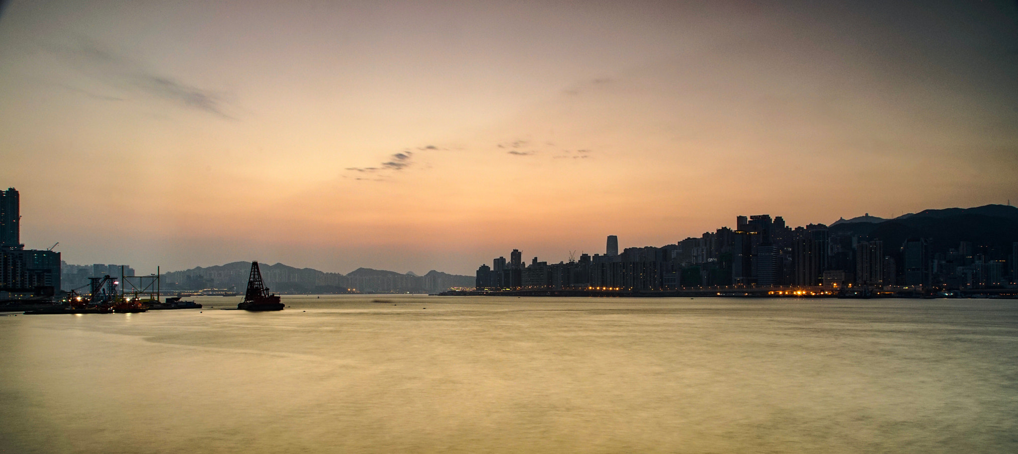Sony a7 + Sony Vario Tessar T* FE 24-70mm F4 ZA OSS sample photo. Just before sunrise photography