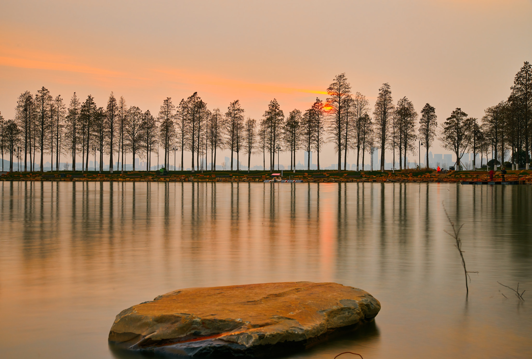 Sigma 24-105mm F4 DG OS HSM Art sample photo. 夕阳里的湖 photography