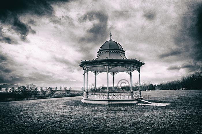 Nikon D700 + Nikon AF-S Nikkor 28-70mm F2.8 ED-IF sample photo. Magdalen green bandstand - moody black and white view - dundee w photography