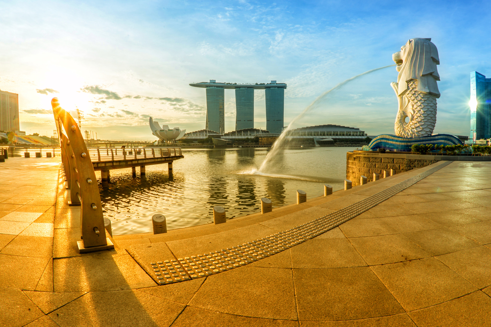 Nikon D800E + Nikon AF Fisheye-Nikkor 16mm F2.8D sample photo. The merlion fountain in sunrise photography