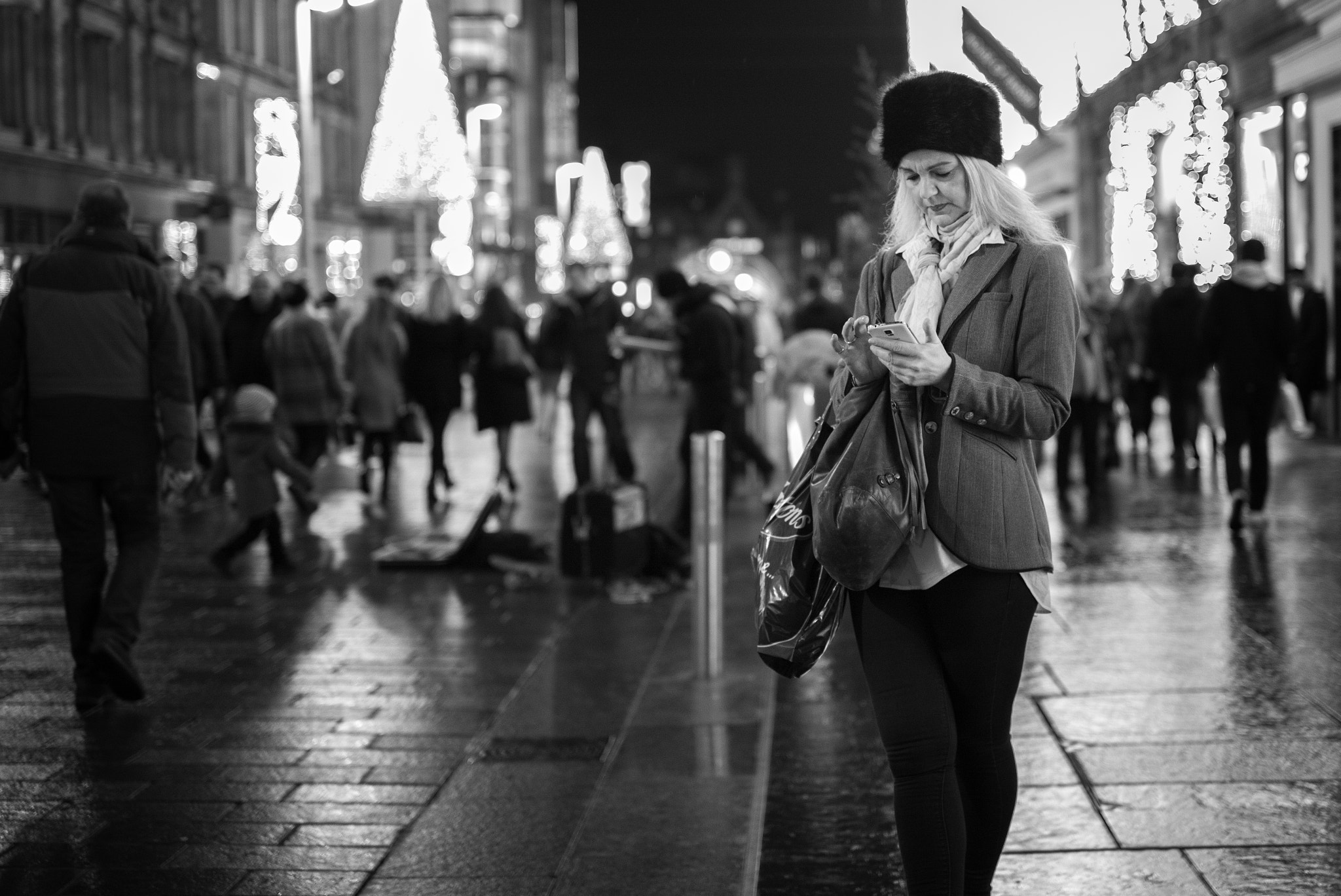 Leica APO-Summicron-M 50mm F2 ASPH sample photo. Fez and phone photography