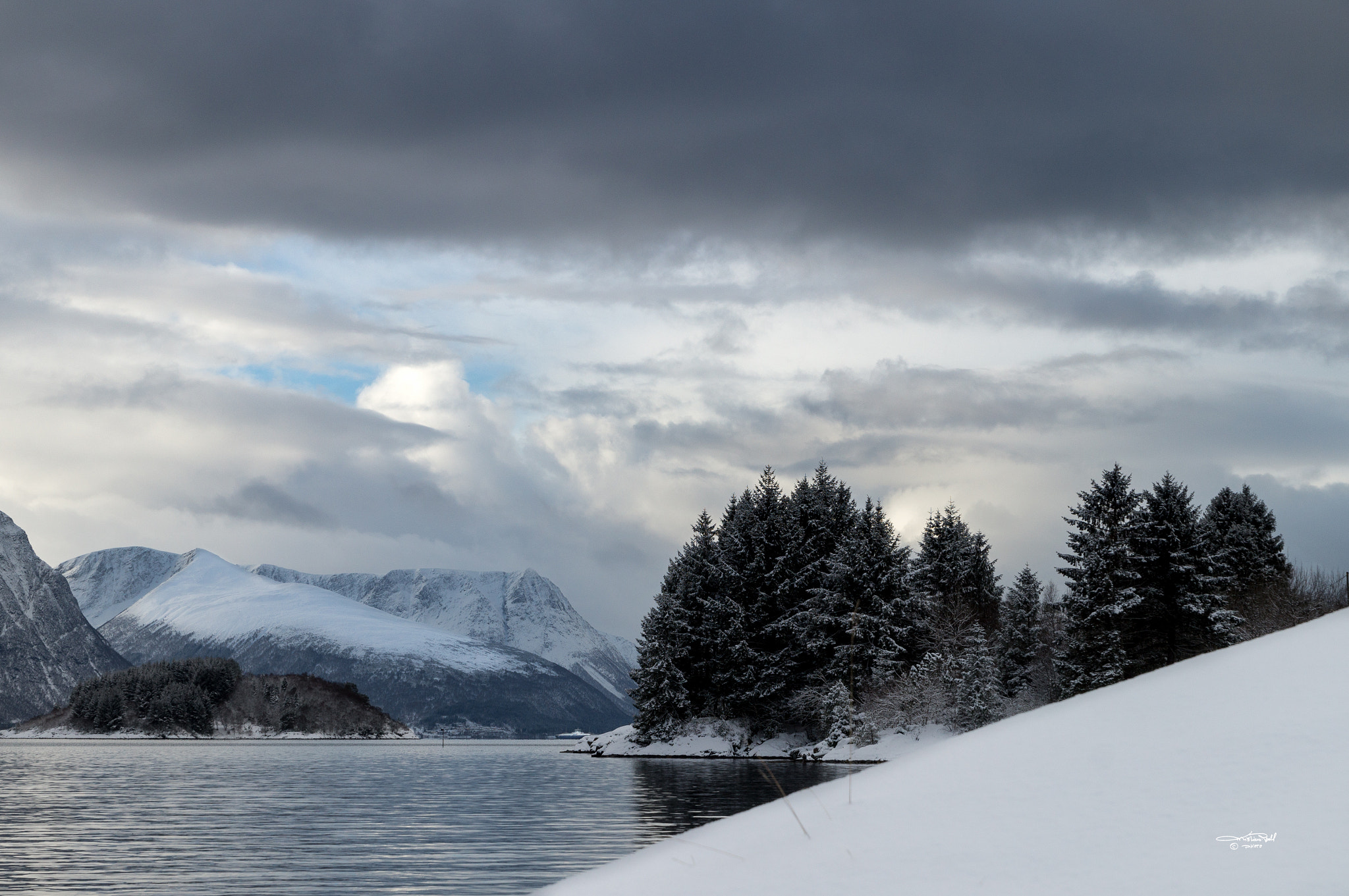 Sony SLT-A57 + Sony DT 16-50mm F2.8 SSM sample photo. Winter day photography