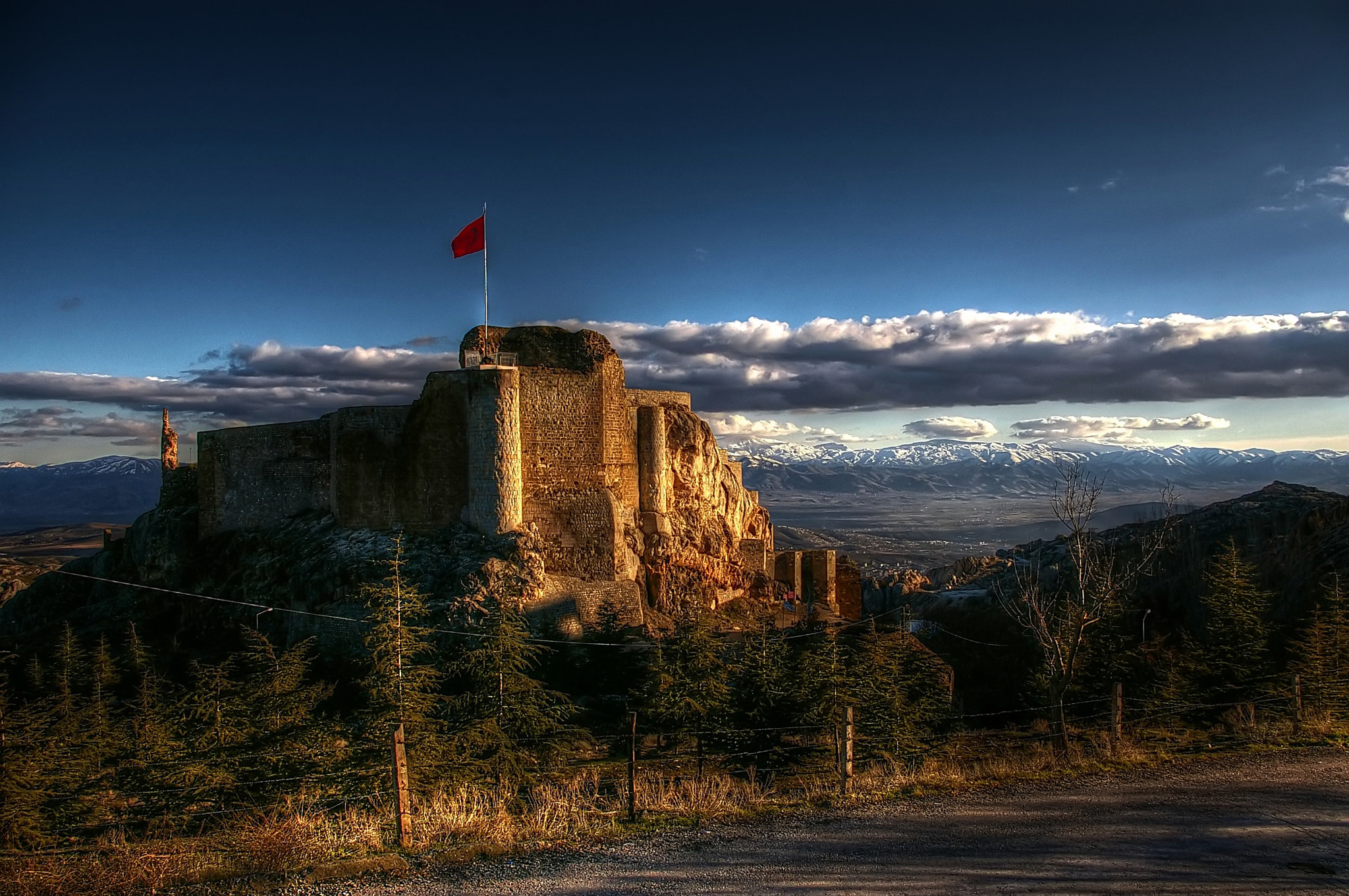 Pentax K100D Super sample photo. Harput castle in twilight photography