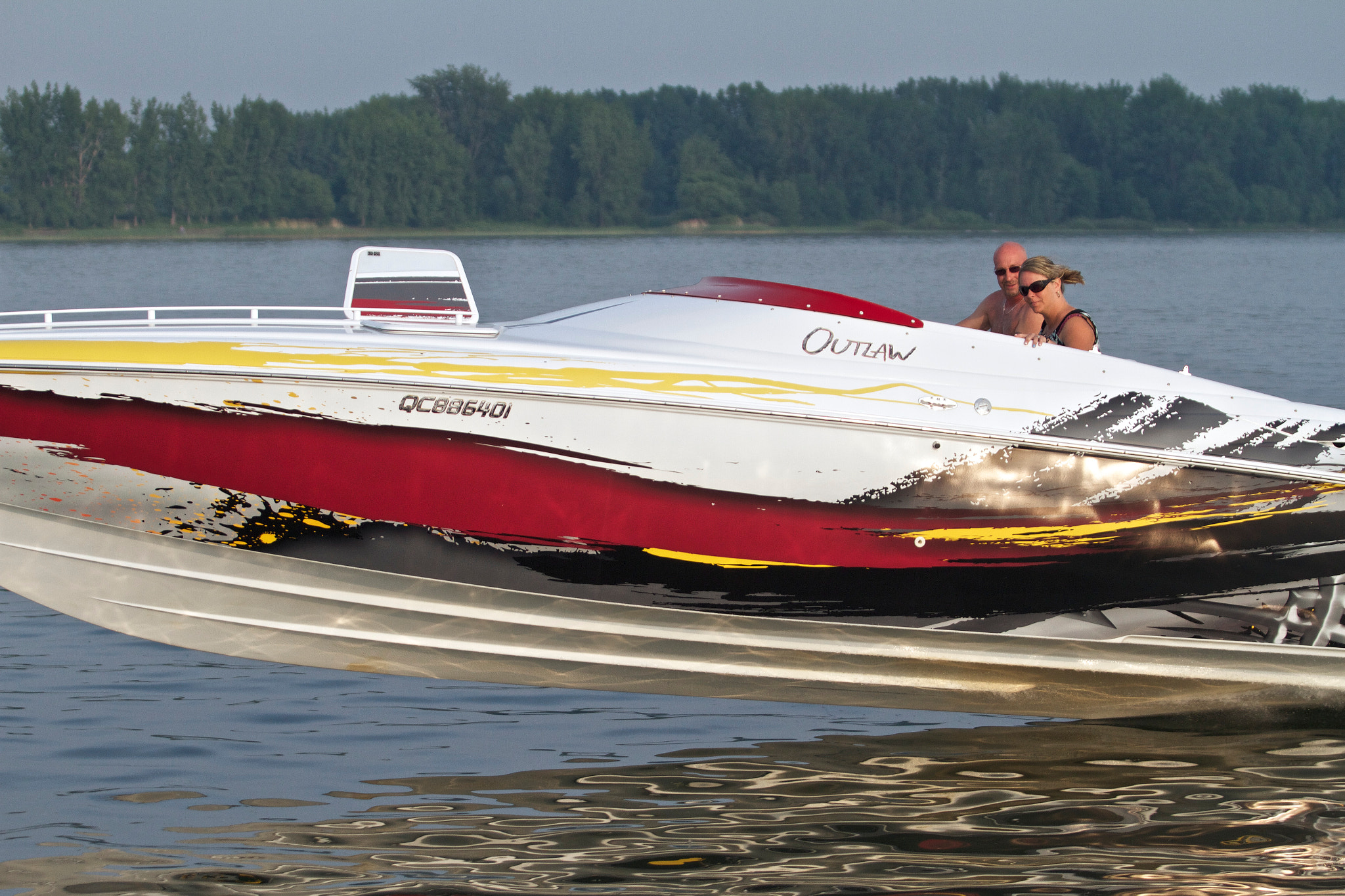 Canon EF 70-200mm F2.8L USM sample photo. Fast boat photography