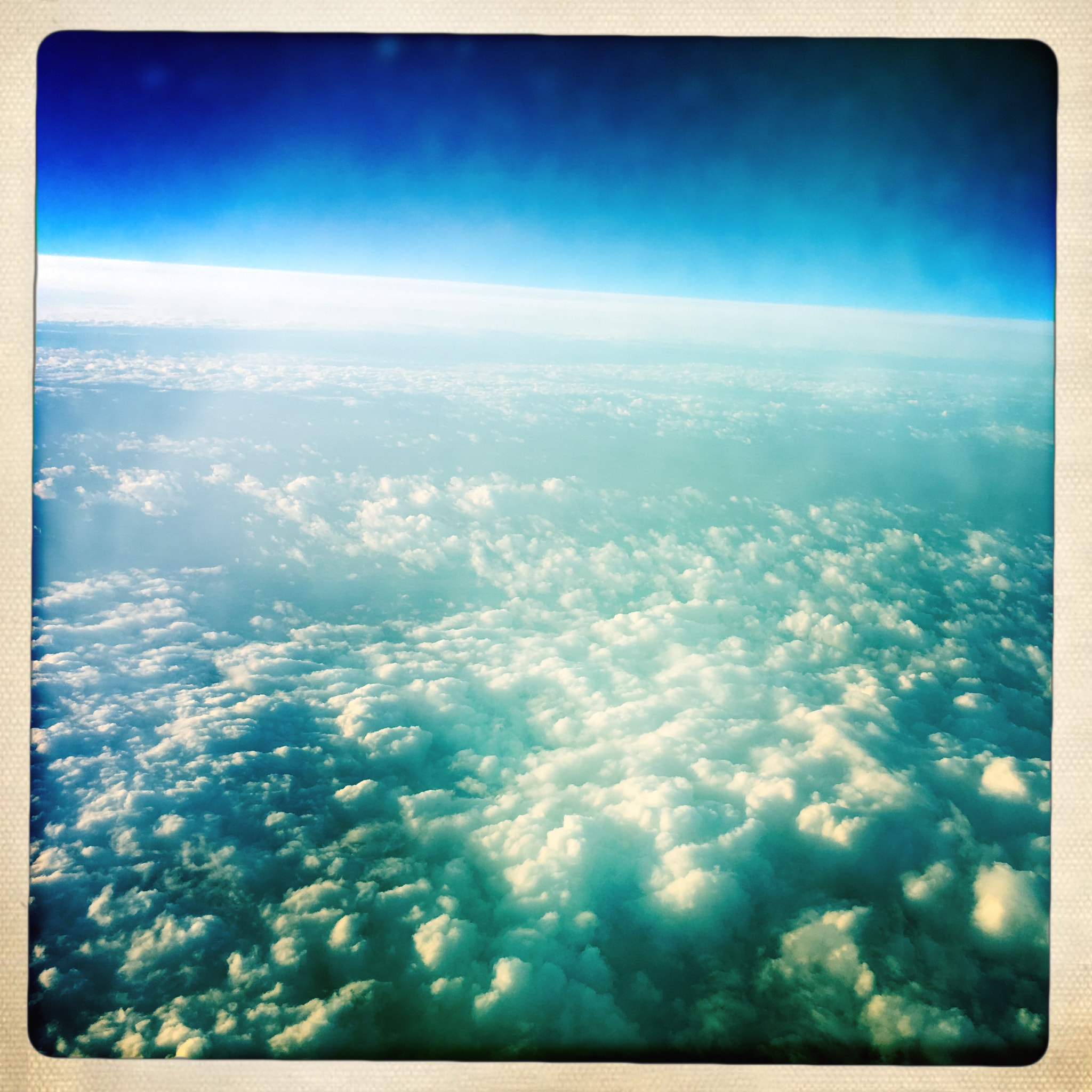 Hipstamatic 332 sample photo. La tete dans les nuages photography