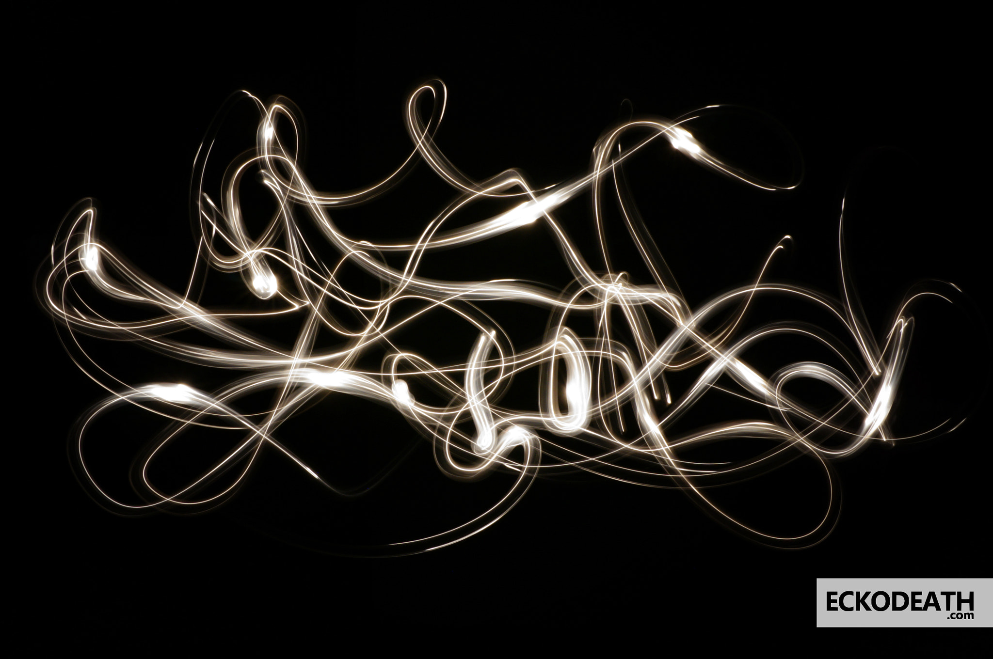 Sony Alpha NEX-5R + Sony E 18-50mm F4-5.6 sample photo. 2015 - projet 52 : #52 - light painting photography