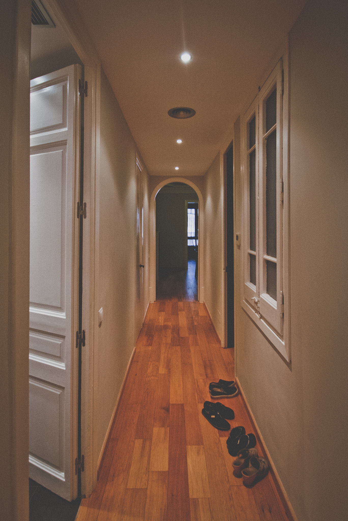 Sigma 10-20mm F3.5 EX DC HSM sample photo. Cosy suit photography