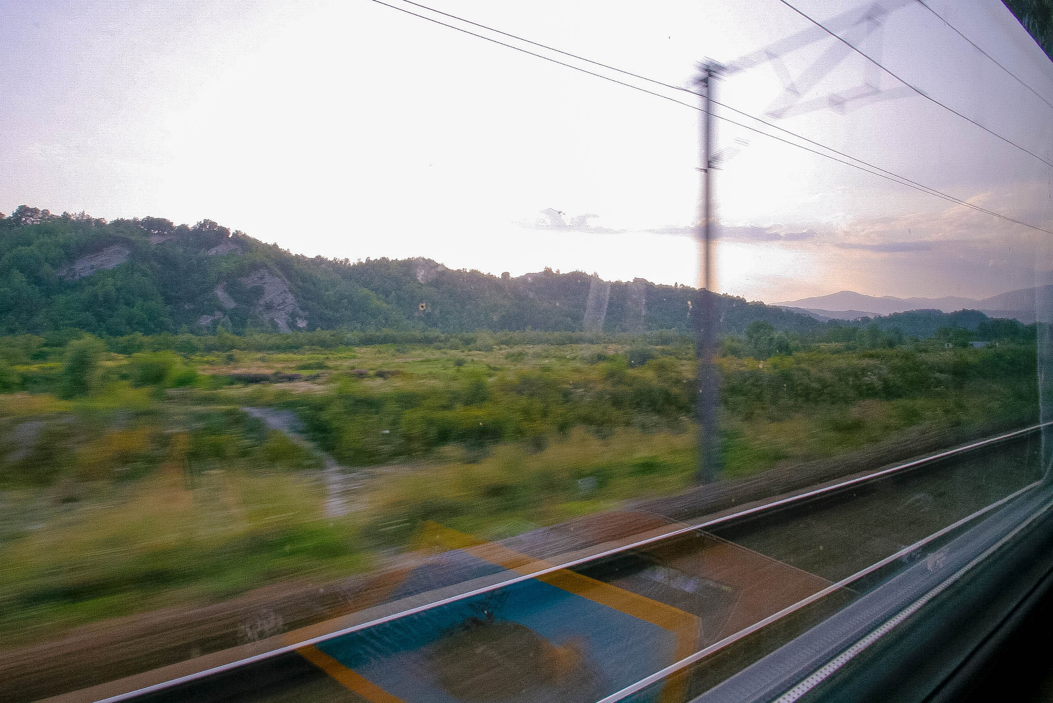Canon EOS 400D (EOS Digital Rebel XTi / EOS Kiss Digital X) sample photo. Train tracks photography