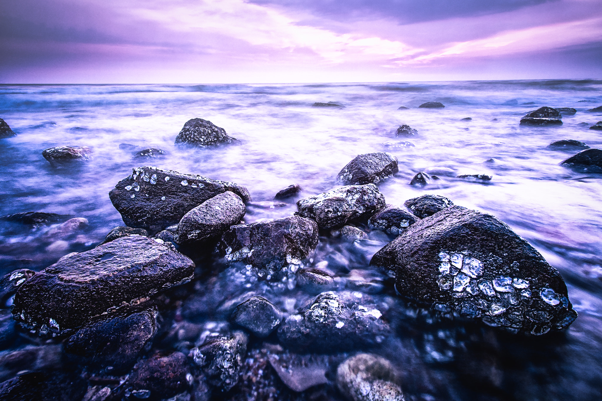 Olympus Zuiko Digital ED 9-18mm F4.0-5.6 sample photo. Wild sea photography