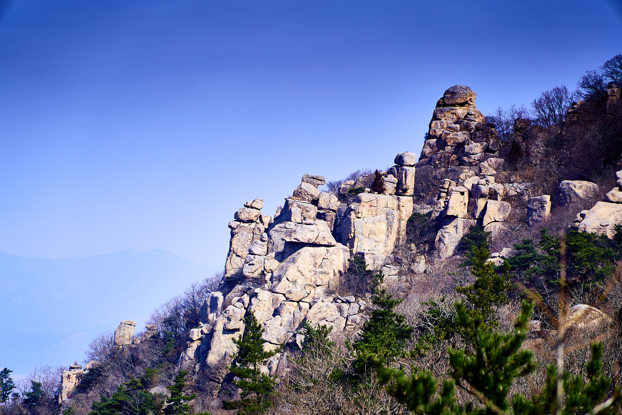 Sony E PZ 18-105mm F4 G OSS sample photo. Mountains not yet touched by spring  photography